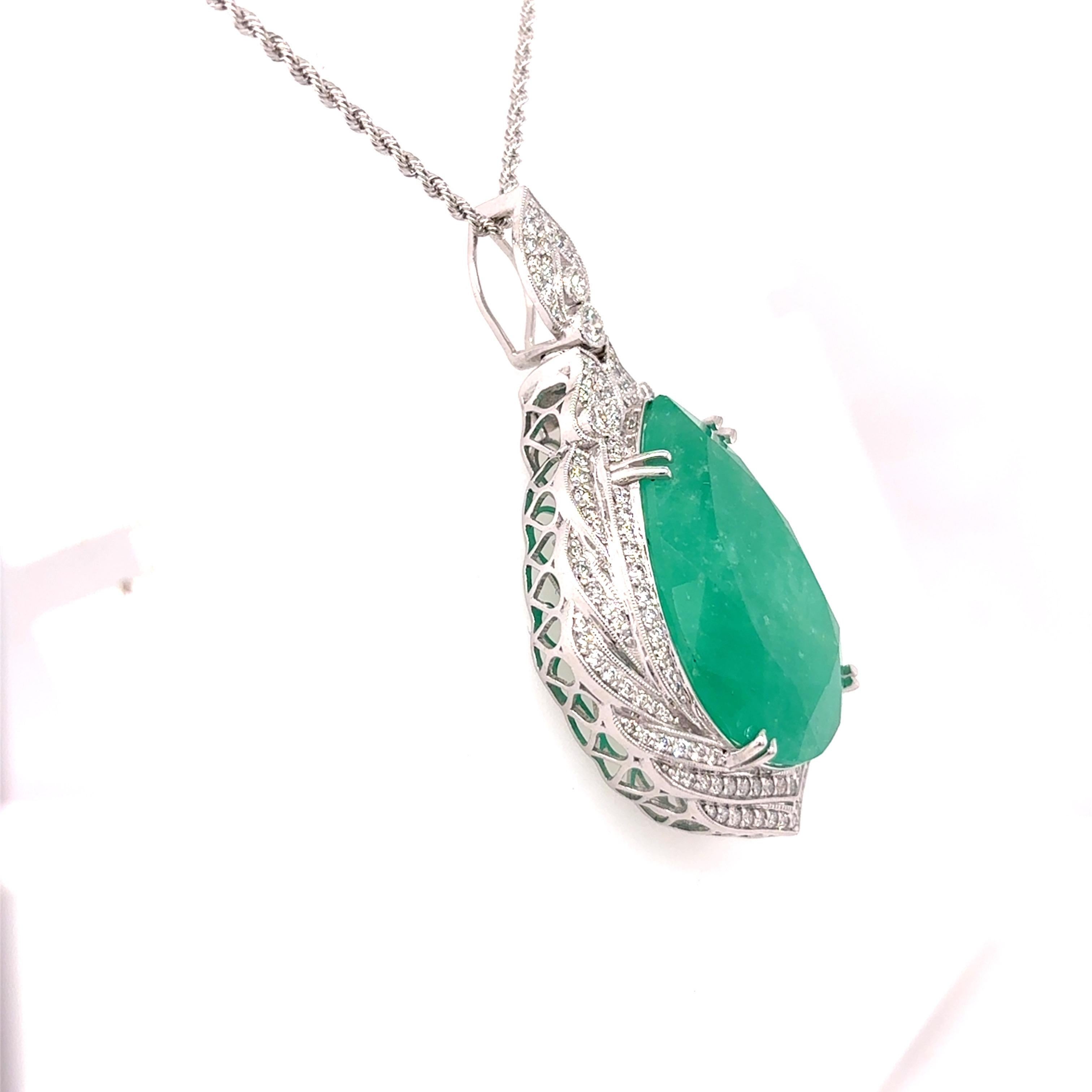 GIA zertifiziert 44,78 Karat Birnenschliff kolumbianischen Smaragd Diamant-Anhänger Halskette im Zustand „Neu“ im Angebot in Trumbull, CT