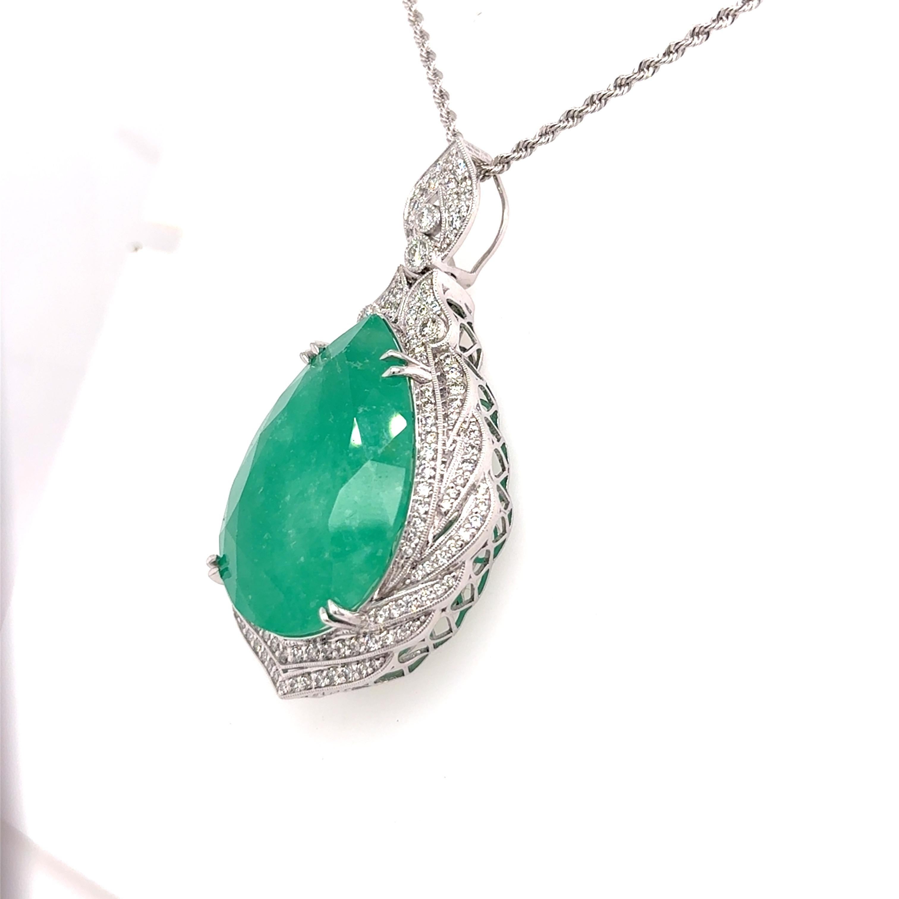 GIA zertifiziert 44,78 Karat Birnenschliff kolumbianischen Smaragd Diamant-Anhänger Halskette im Angebot 2