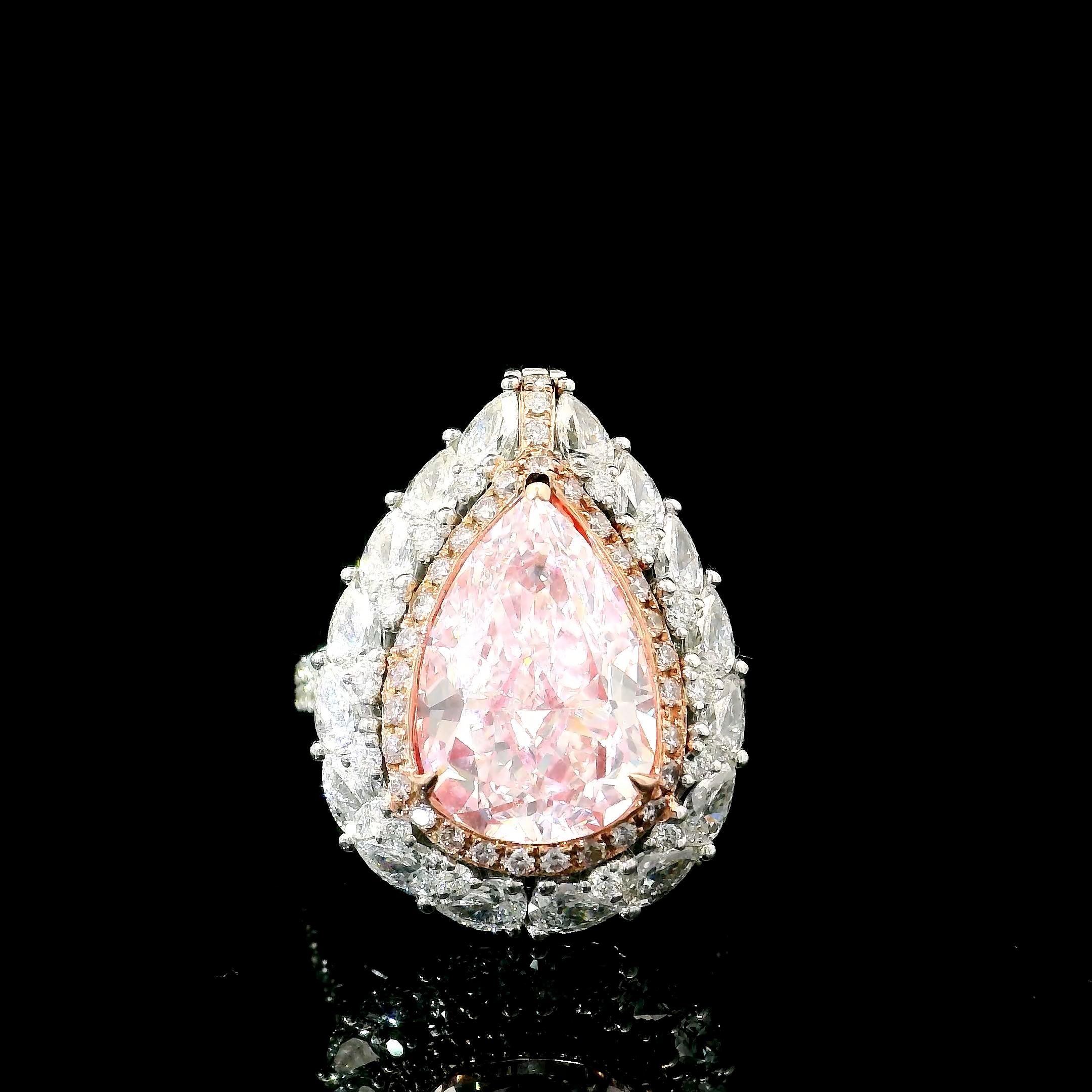 Anello in oro bianco 18 carati con diamanti
  
  Colore e caratura dell'oro: Oro bianco 18kt
  Peso: 9,87 grammi
  
  Imposta con...
  Tipo di pietra: Diamanti
  Forma: A pera
  Carati: 4,49 ct
  Colore: Rosa tenue
  Chiarezza: VVS1
  
  Pietre