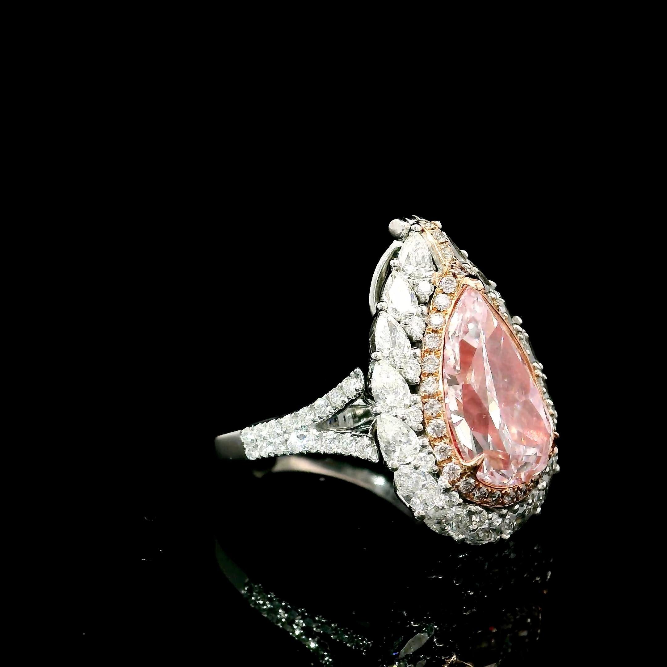 Taglio a goccia Anello con diamante certificato GIA da 4,49 carati di colore rosa tenue con purezza VVS1 in vendita
