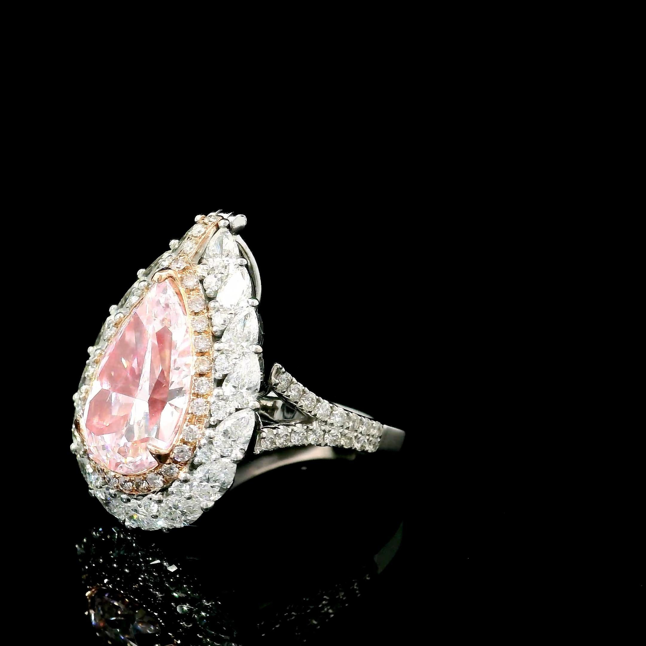 Anello con diamante certificato GIA da 4,49 carati di colore rosa tenue con purezza VVS1 In condizioni Nuovo in vendita a บางรัก, TH