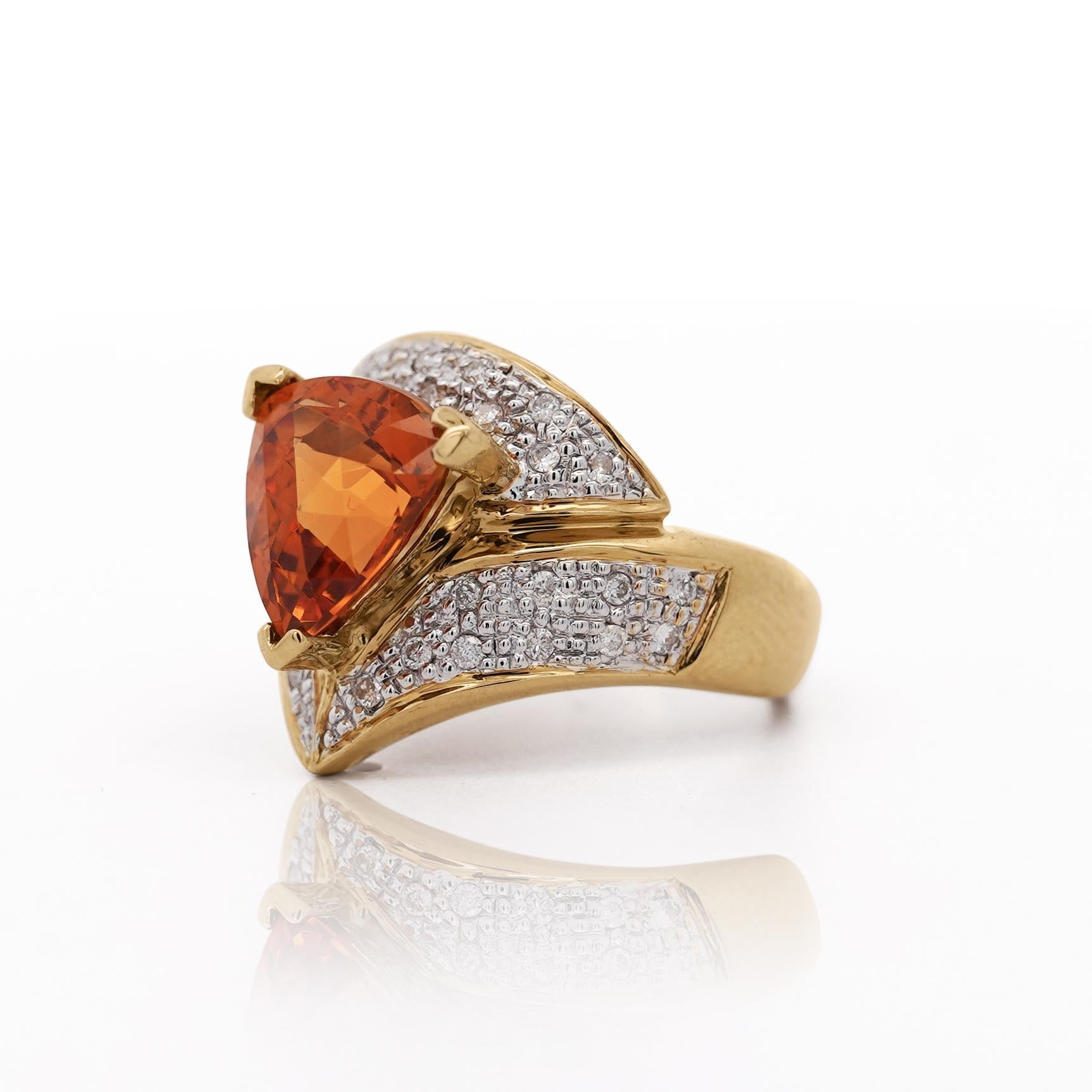 GIA-zertifizierter 4,5 Karat orangefarbener Spessartin-Granat-Ring mit Trilliant-Schliff 18K Goldring (Trillionschliff) im Angebot