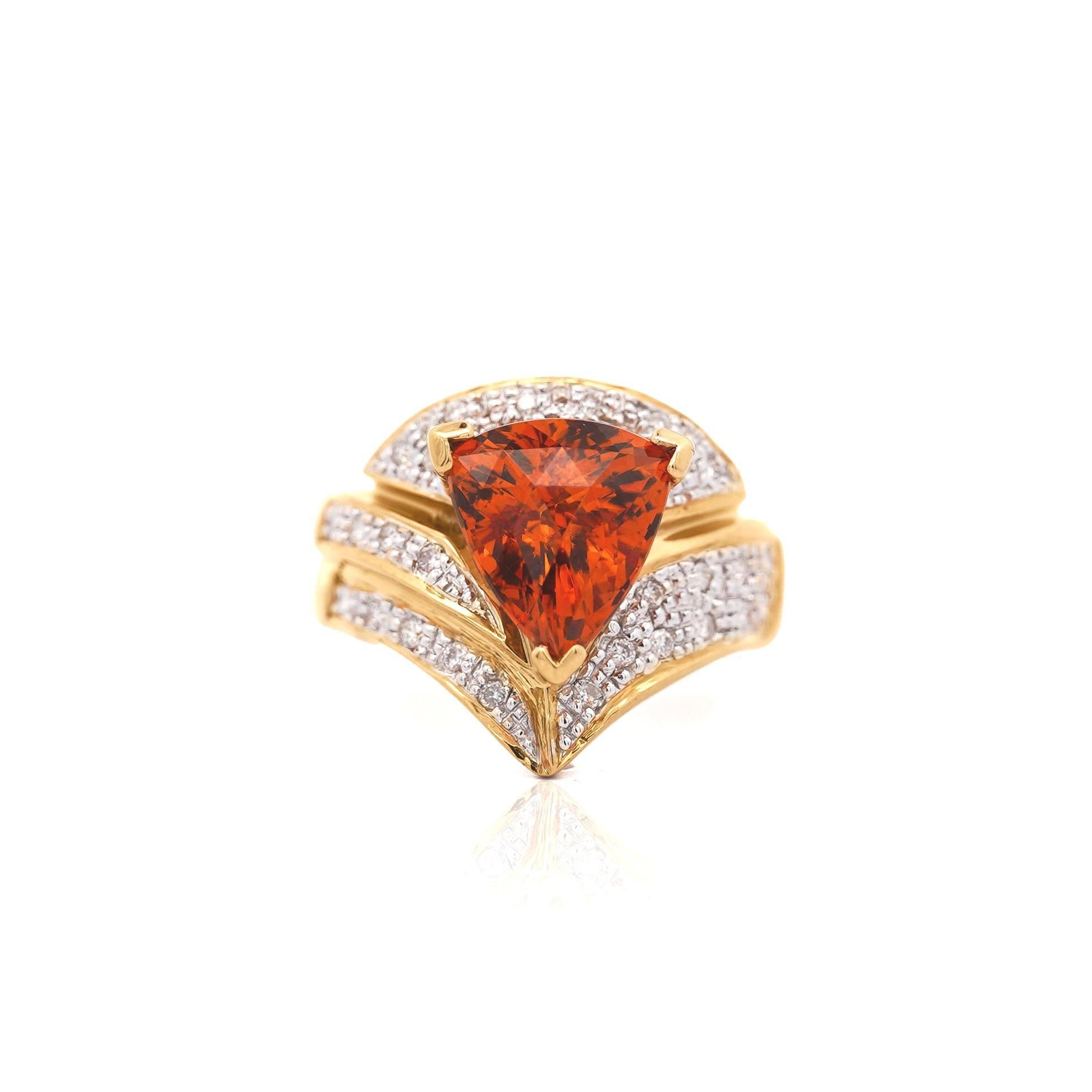 GIA-zertifizierter 4,5 Karat orangefarbener Spessartin-Granat-Ring mit Trilliant-Schliff 18K Goldring im Angebot 1