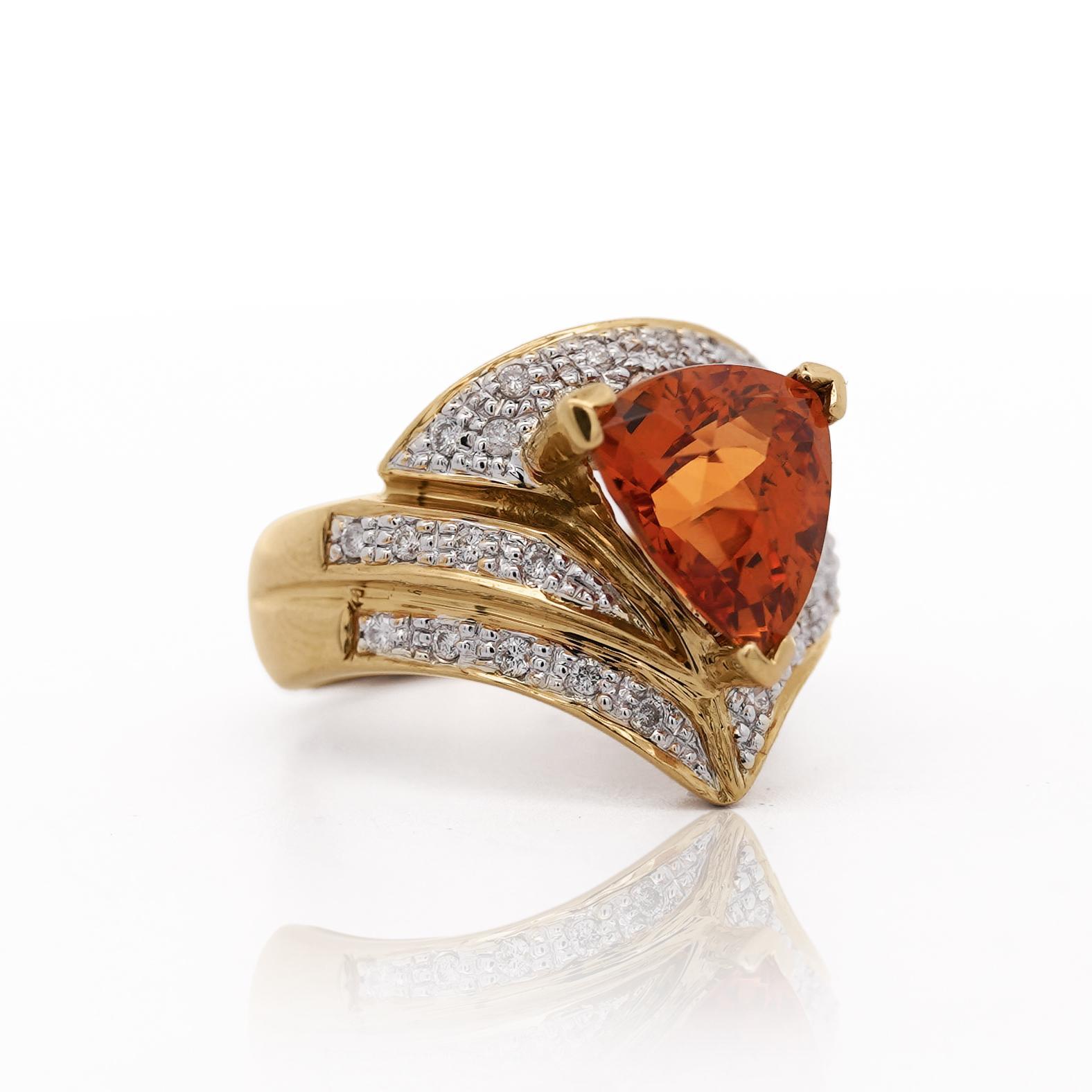 GIA-zertifizierter 4,5 Karat orangefarbener Spessartin-Granat-Ring mit Trilliant-Schliff 18K Goldring im Angebot 3