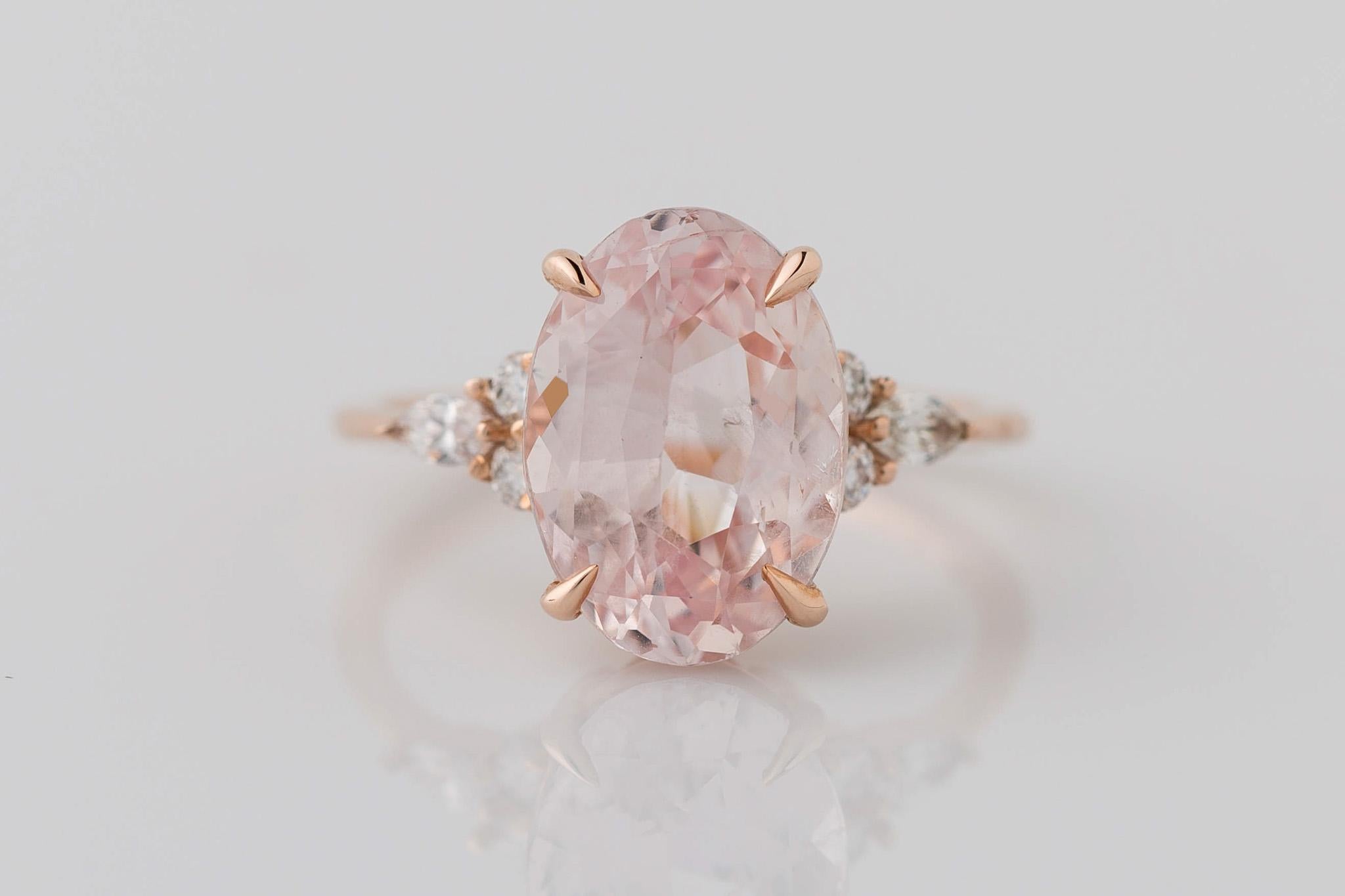 Im Angebot: GIA-zertifizierter Verlobungsring mit 4,50 Karat ovalem natürlichem rosa Saphir und Diamant () 2