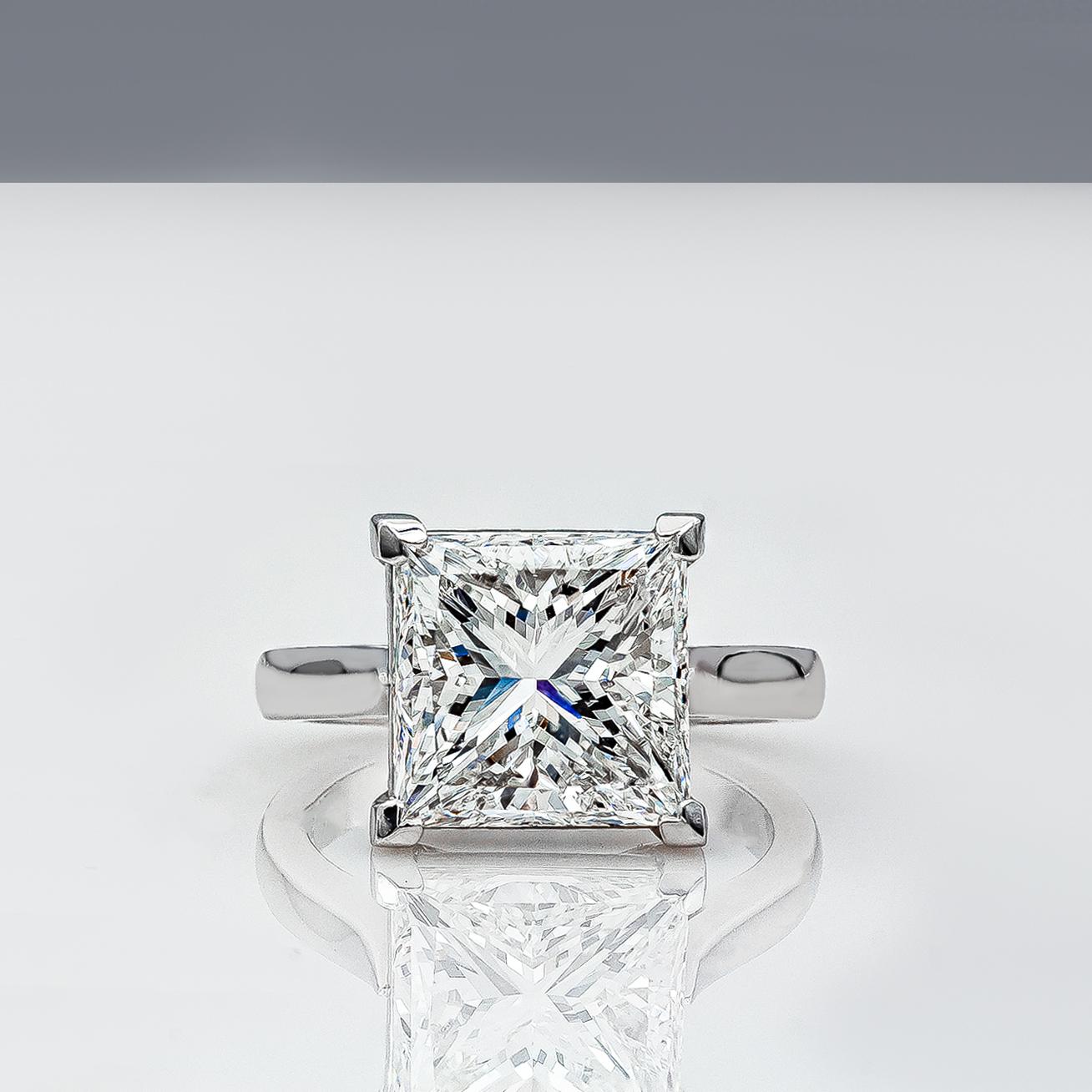 Ein zeitloser Verlobungsring im Solitär-Stil. Mit einem 4,50-Karat-Diamanten im Prinzess-Schliff, zertifiziert von GIA als Farbe F, Reinheit VS2, gefasst in einer klassischen Vier-Zacken-Fassung aus Platin. Größe 3.75 US (auf Anfrage auch