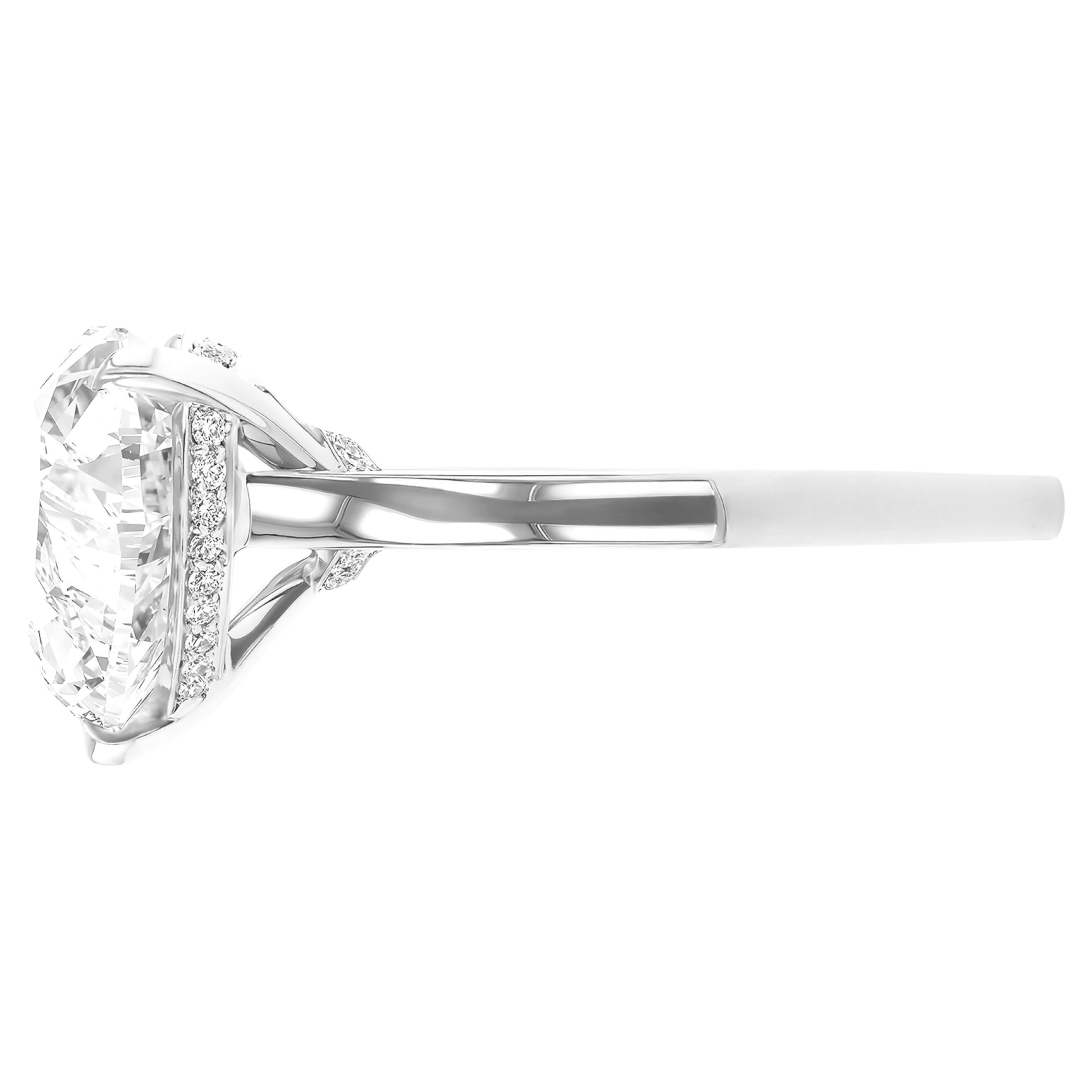 Certificado GIA 4.50 Ct. Anillo de platino con diamante talla corazón D VS2 Contemporáneo en venta