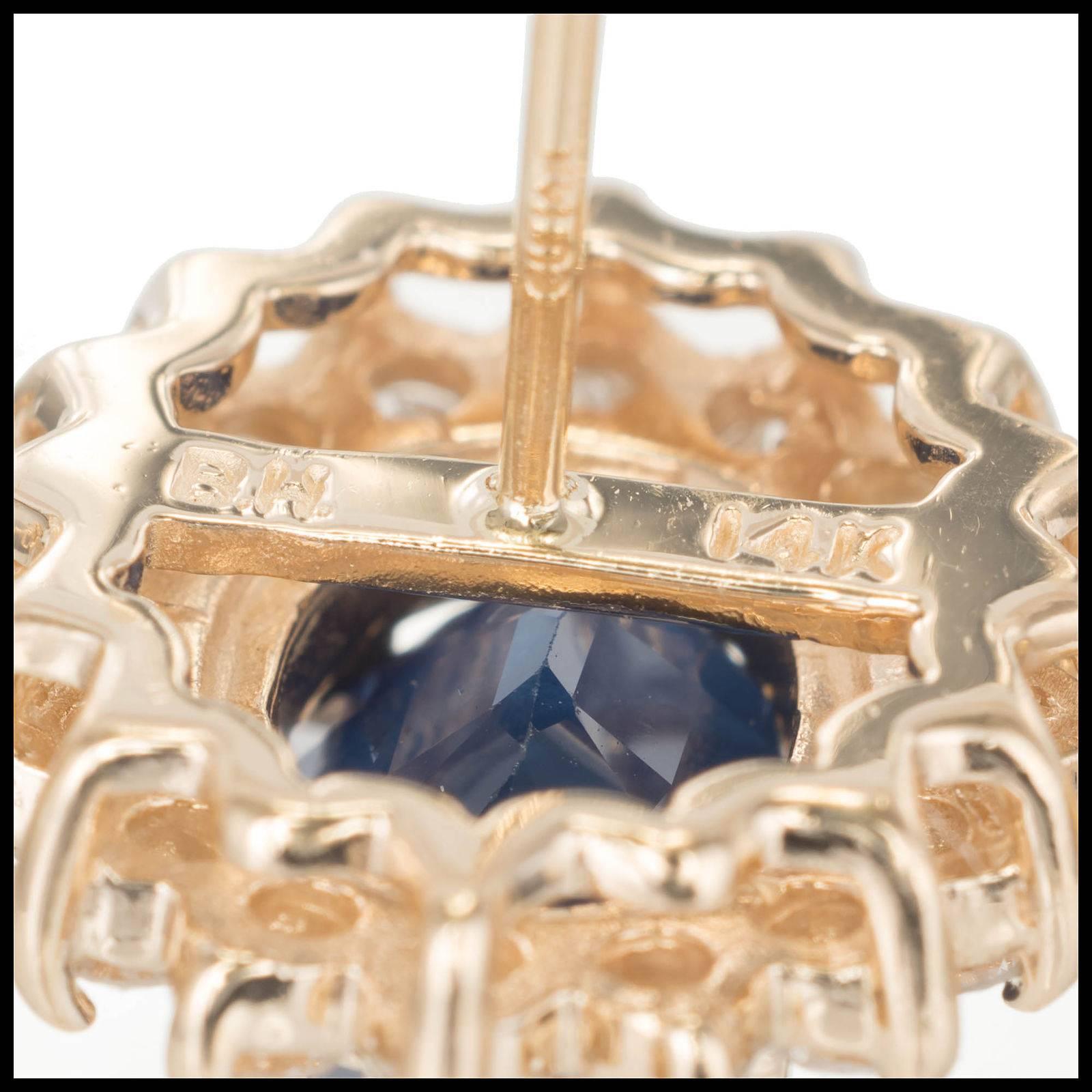 GIA-zertifizierte 4,50 ovale Saphir-Diamant-Halo-Ohrstecker aus Gold im Zustand „Gut“ im Angebot in Stamford, CT