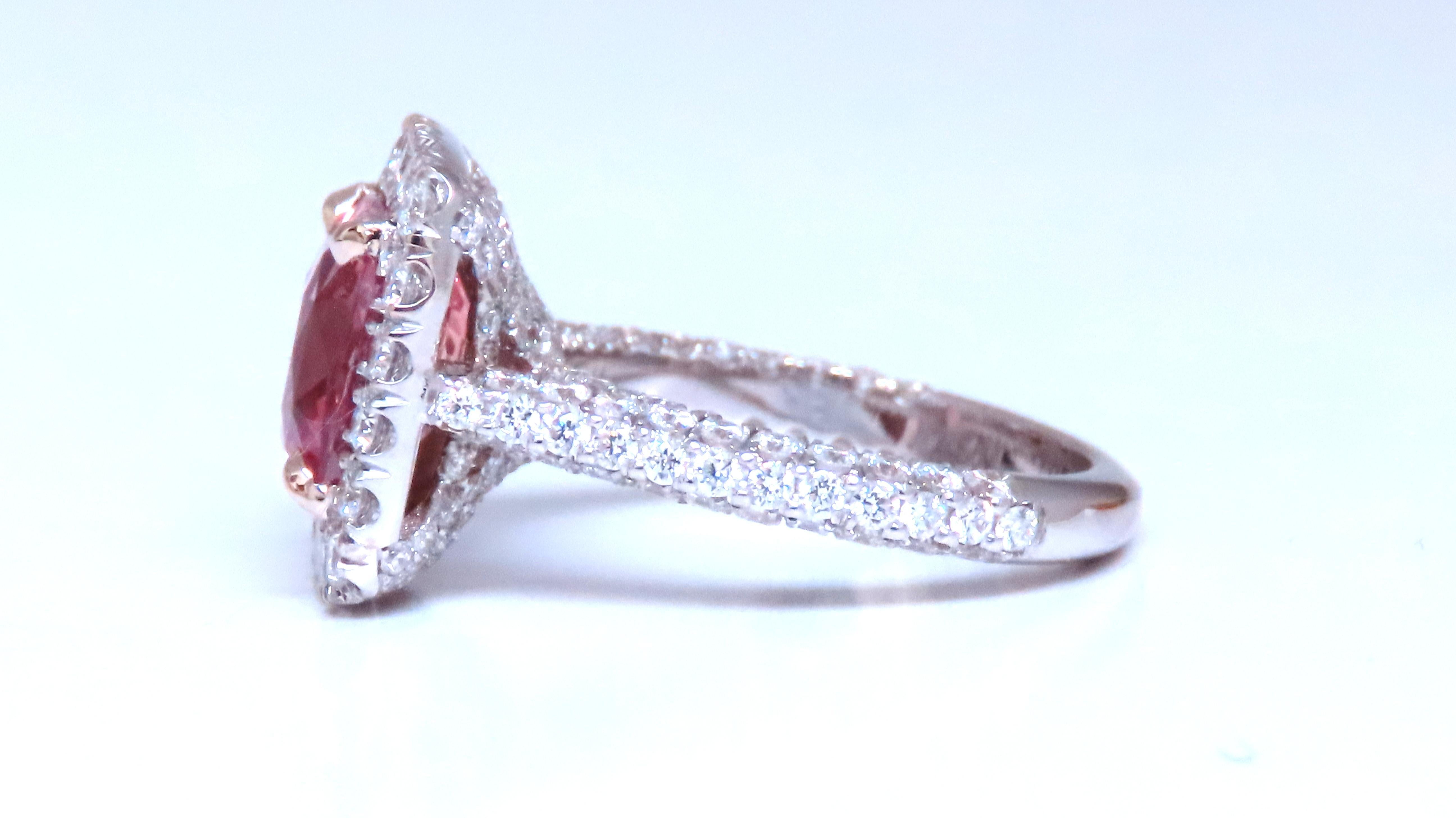Anillo de Zafiro Padparadscha Natural Certificado GIA
Informe #5222033179
4,51 ct talla cojín
Rosa Naranja
Claridad Limpia
Origen Madagascar.

2ct Diamantes redondos naturales laterales
G-color vs-2 claridad
Oro blanco de 18 quilates 7,5