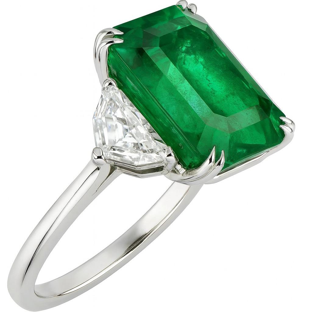 Bague en platine certifiée GIA de 4,52 carats d'émeraude colombienne et de diamant

Trésor rare, cette émeraude colombienne naturelle de 4,52 carats certifiée par GRS occupe le devant de la scène avec sa teinte vert vif richement saturée et son