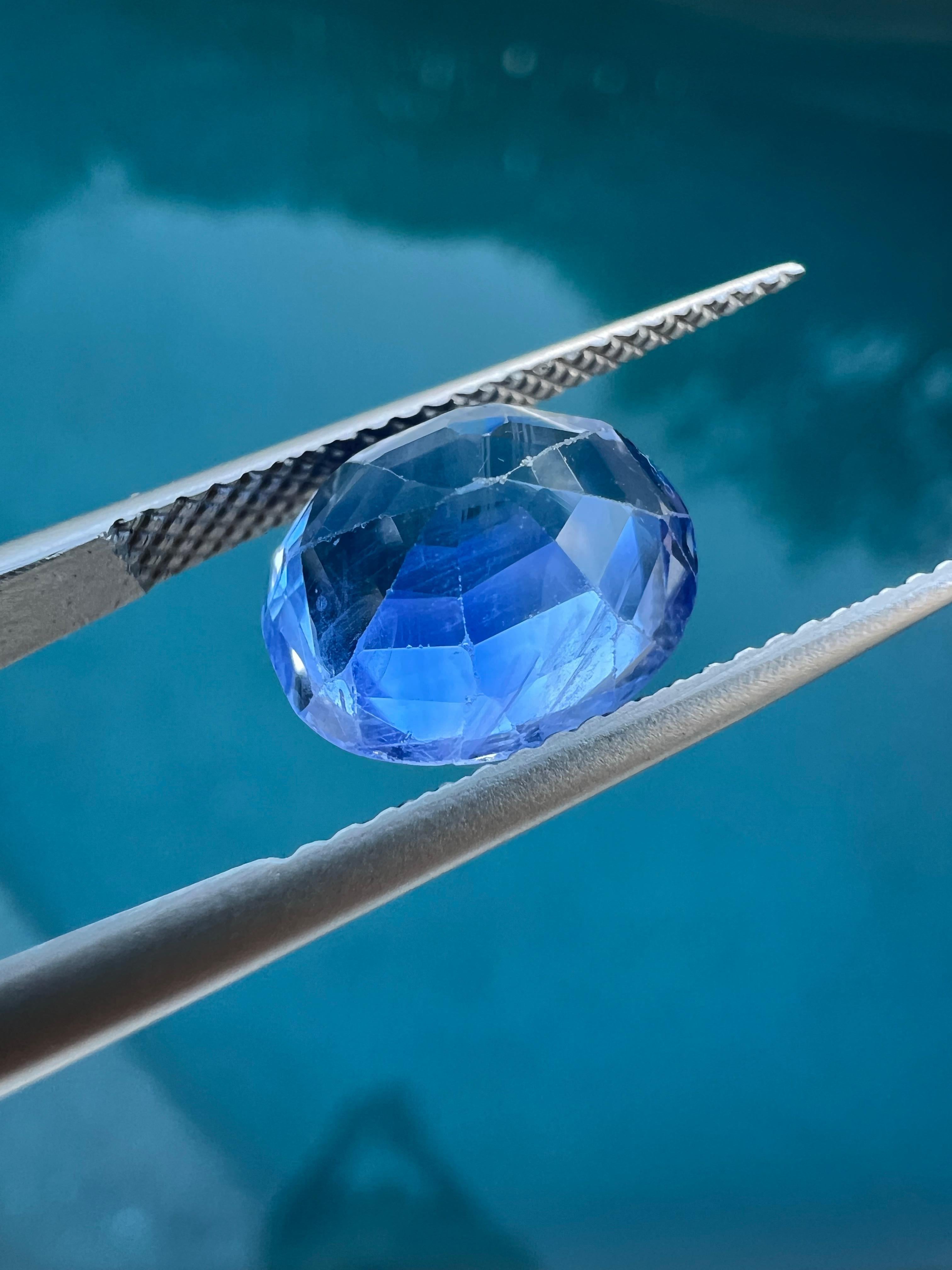 GIA Certified 4.52ct Unheated Ceylon Blue Sapphire In Good Condition For Sale In Amsterdam, NL