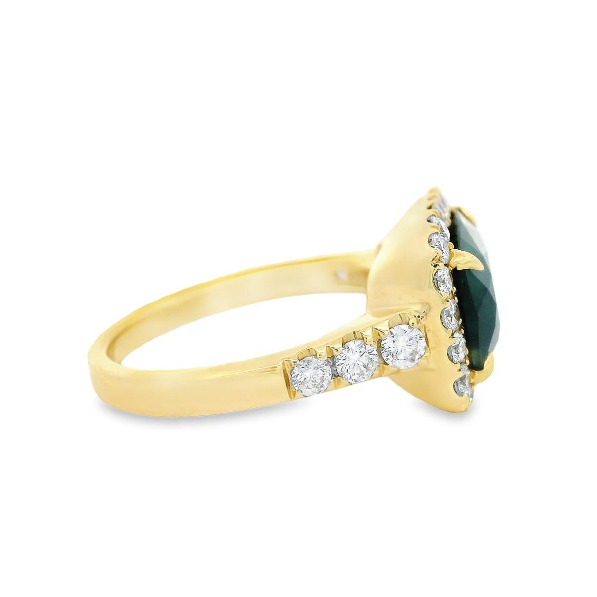 Bague en or jaune 18 carats certifiée GIA de 4,53 ct de saphir vert en forme de coussin et pavé de diamants  en vente 4