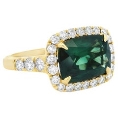 Bague en or jaune 18 carats certifiée GIA de 4,53 ct de saphir vert en forme de coussin et pavé de diamants 