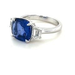 Bague en platine avec saphir de Ceylan certifié GIA de 4.55 carats et diamants
