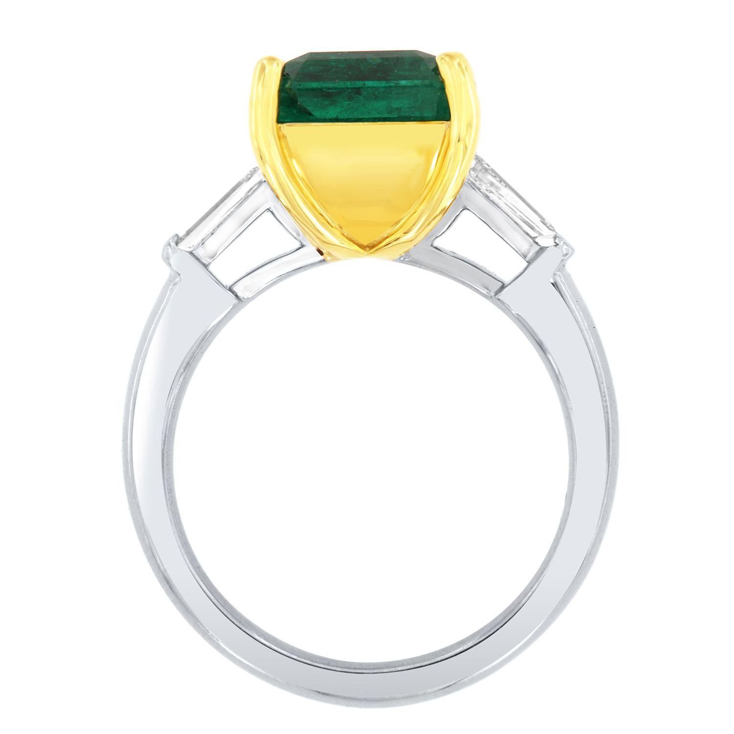GIA Certified 4.55 Carat Green Emerald & Baguette Diamond Platinum & Yellow Ring In New Condition For Sale In San Francisco, CA