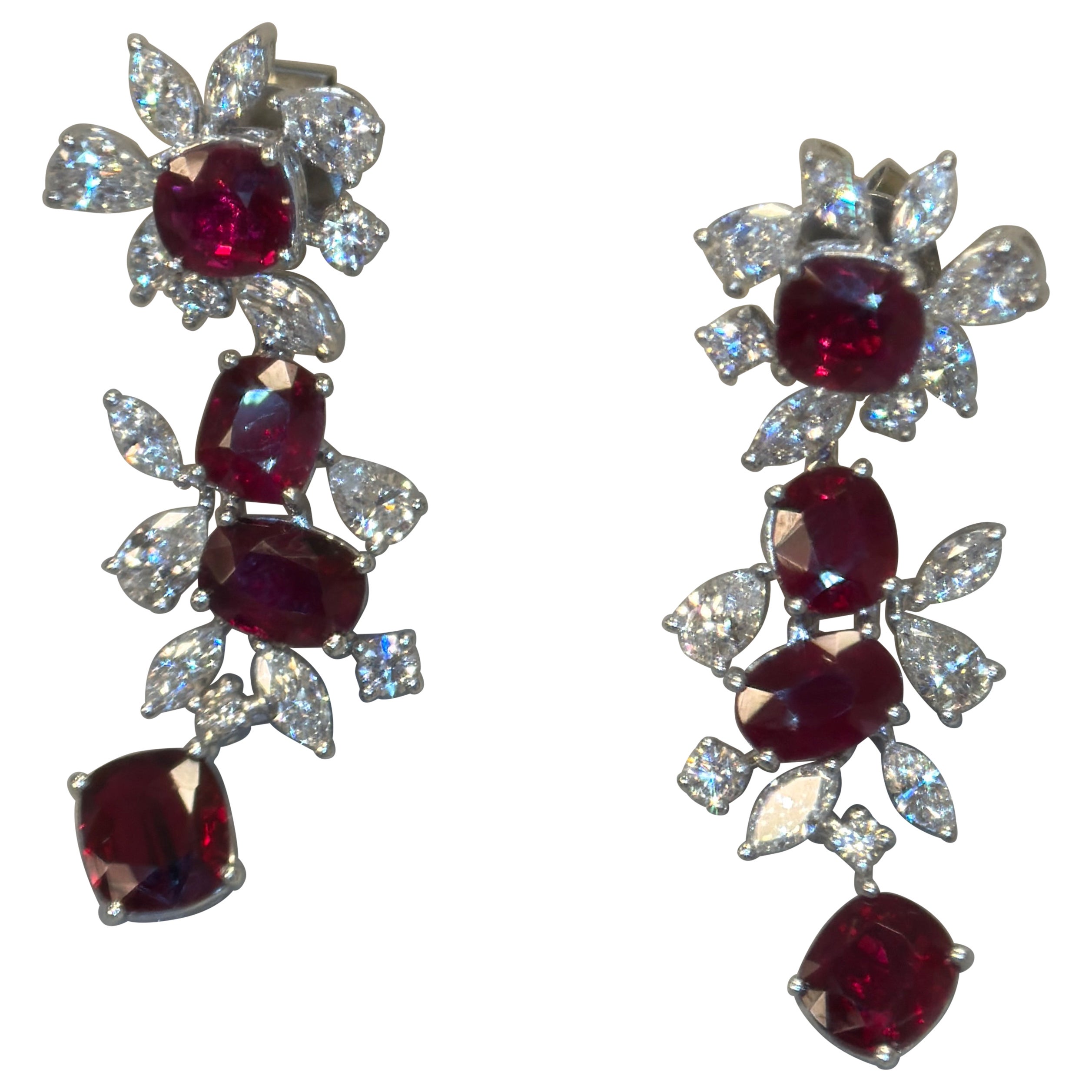 Orecchini a lampadario di diamanti e rubini di Birmania non riscaldati certificati GIA 4,56ct