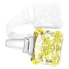 GIA-zertifizierte 4.58 Karat. Fancy Light Yellow Diamond Verlobungsring aus Platin