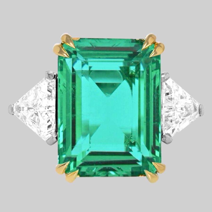 GIA-zertifizierter grüner Smaragd 4,59 Karat Diamant im Smaragdschliff 
handgefertigt aus massivem Platin 18 Karat Gelbgold
Herkunft Kolumbien