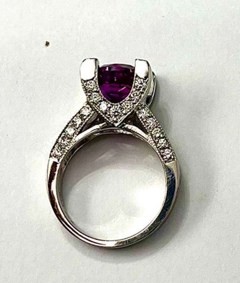GIA Certified 4.59CT Round Natural Purple Pink Sapphire Ring In New Condition For Sale In San Diego, CA