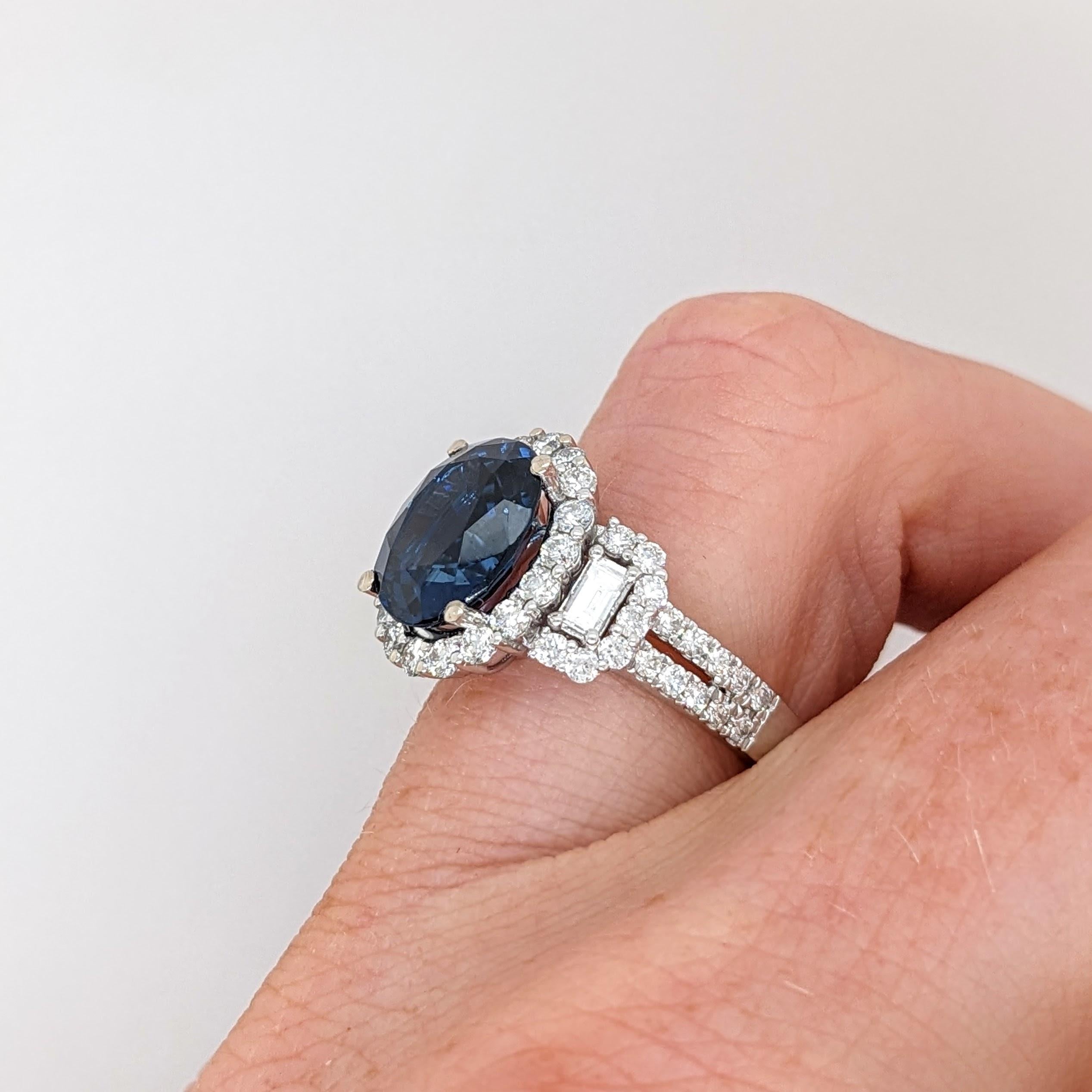 Anillo de zafiro azul certificado por el GIA de 4,5 ct con diamantes extraídos de la tierra en oro macizo de 14 quilates en venta 3
