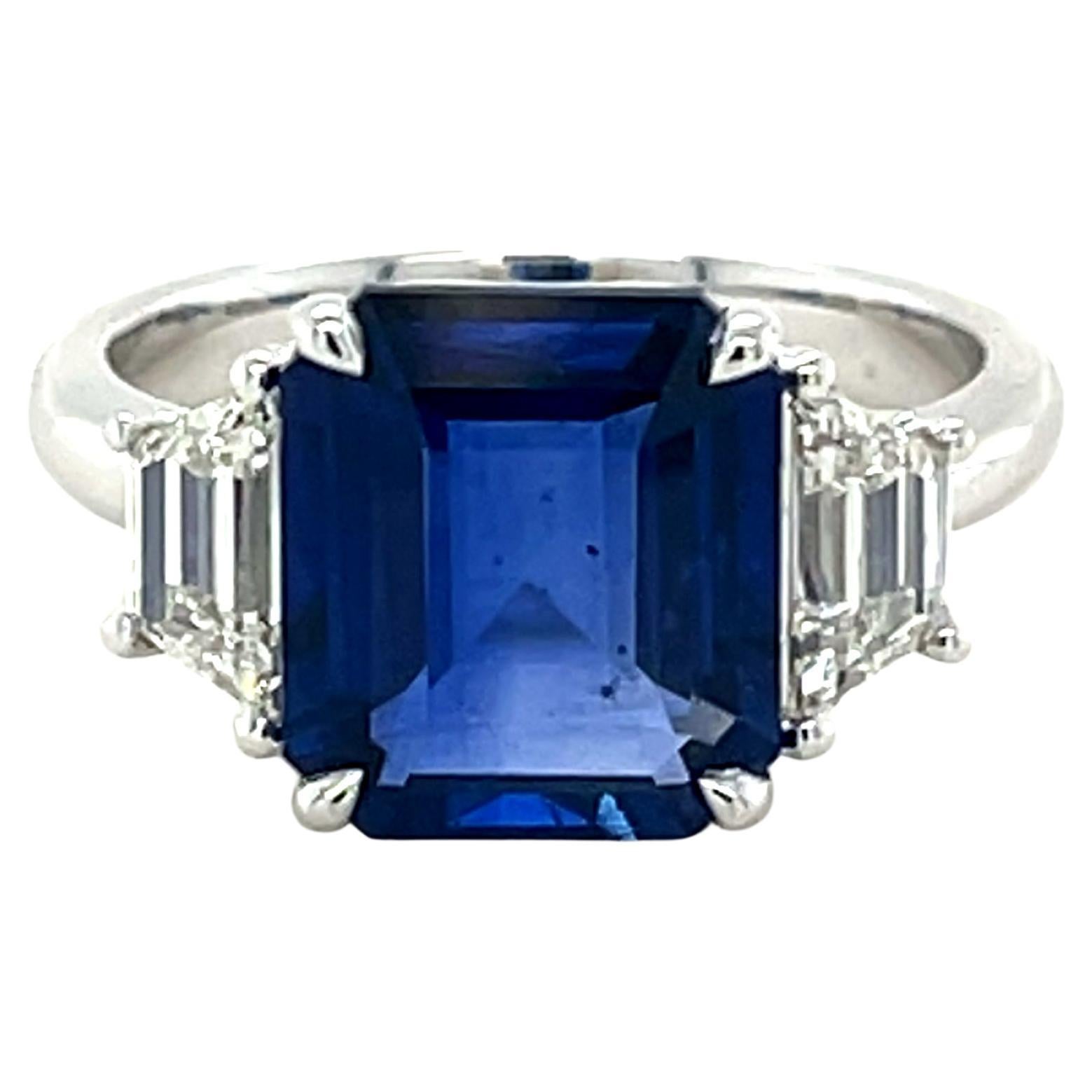 GIA zertifiziert 4,61 Karat Smaragdschliff Ceylon Saphir & Diamant-Ring in Platin