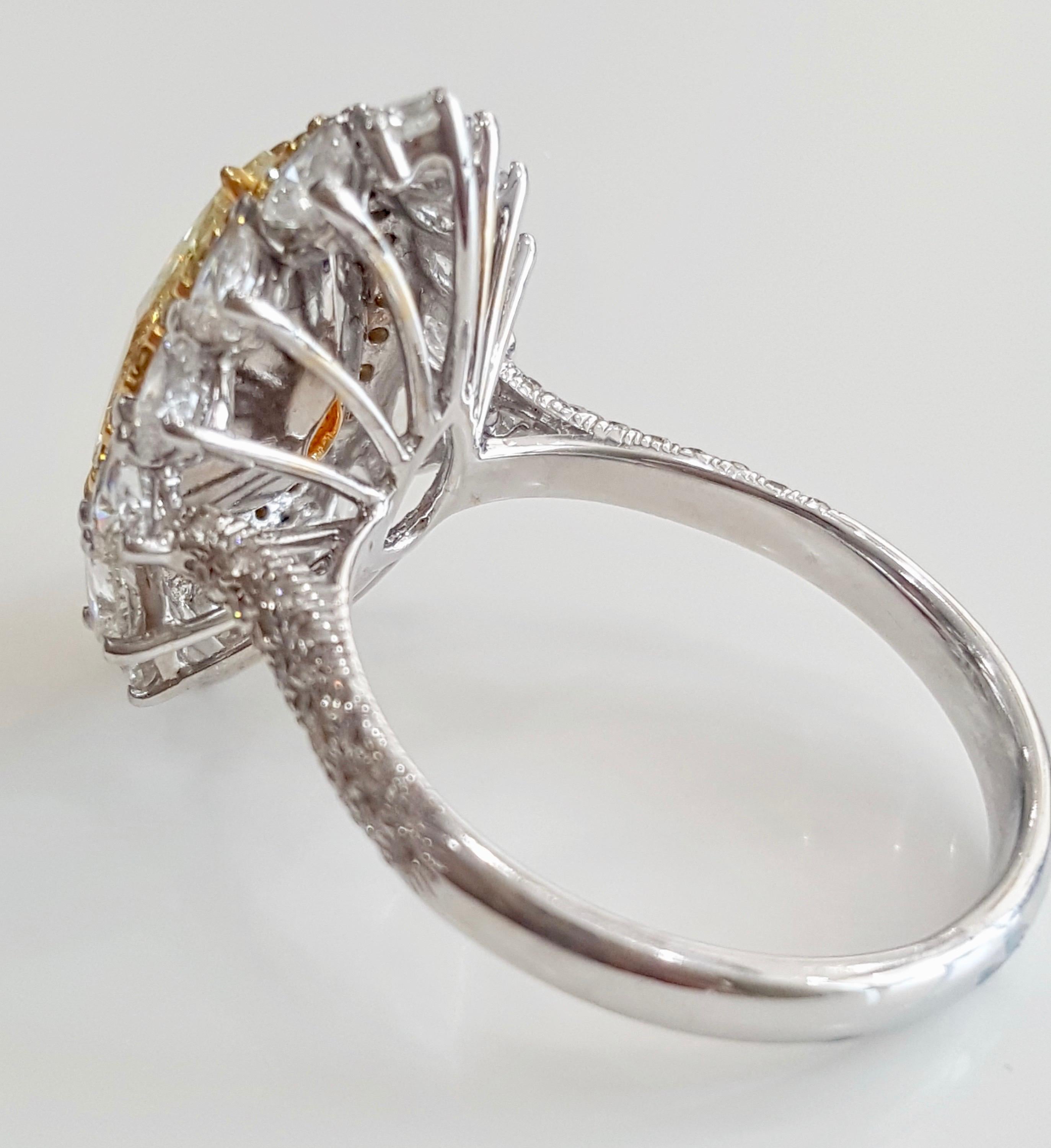 GIA Certified 4.64 Carat Natural Fancy Yellow And White Diamond Ring In 18 K  In New Condition In New York, NY