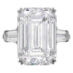 Bague avec diamants baguettes effilées de 4::65 carats de taille émeraude certifiée GIA F Color VS1