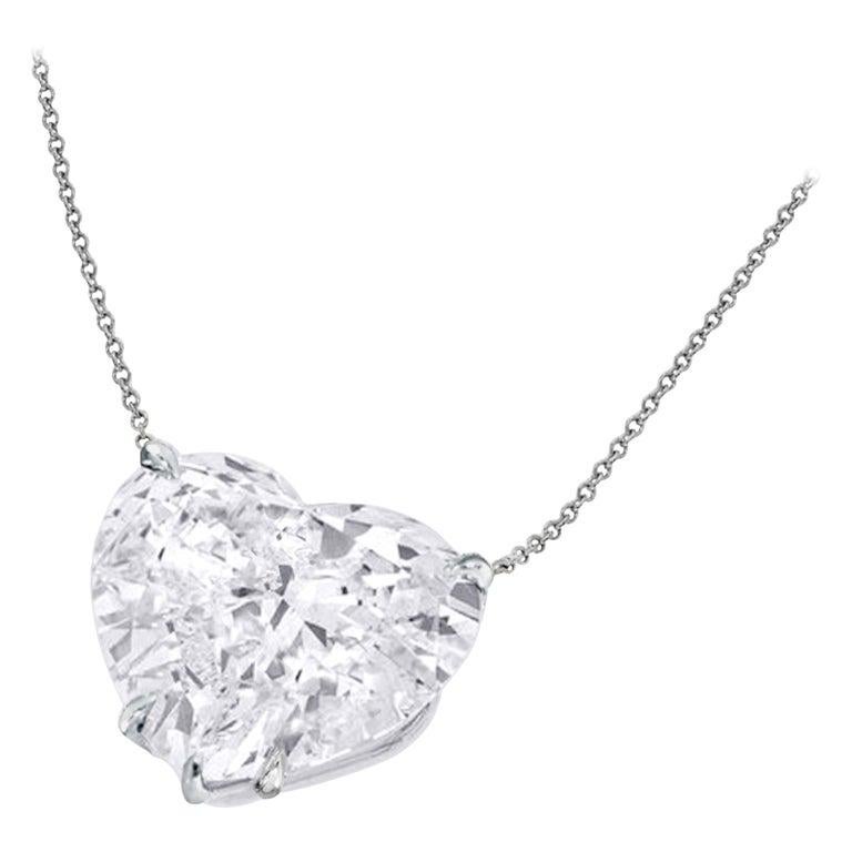 Contemporaneo Collana con ciondolo con diamante taglio cuore certificato GIA da 4.69 carati in vendita