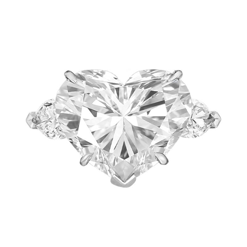 Contemporain Bague avec diamant taille cœur certifié GIA de 4.03 carats et diamant taille poire en vente
