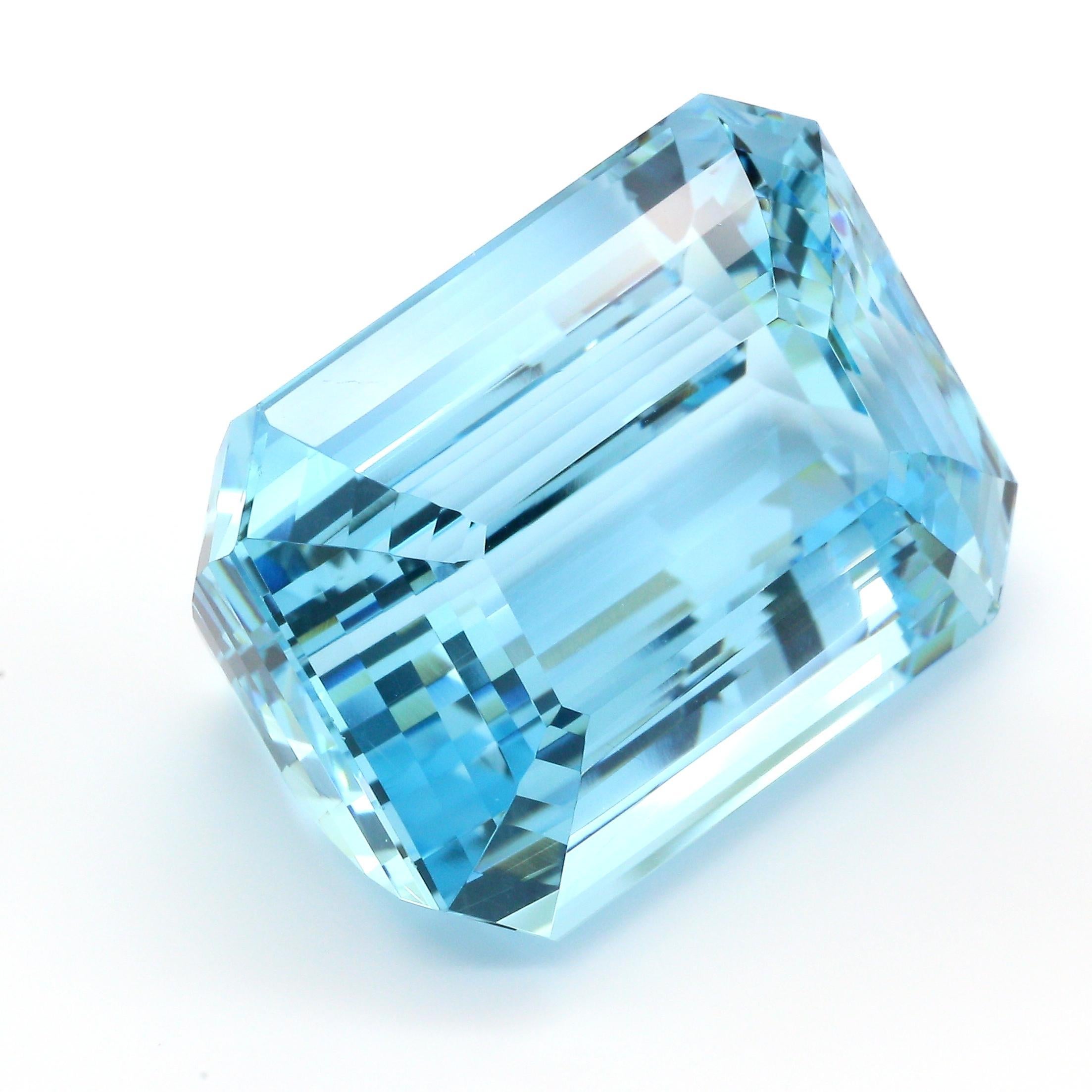 GIA Certificato 47,02 Carati Taglio Smeraldo Acquamarina Sfusa in vendita 5