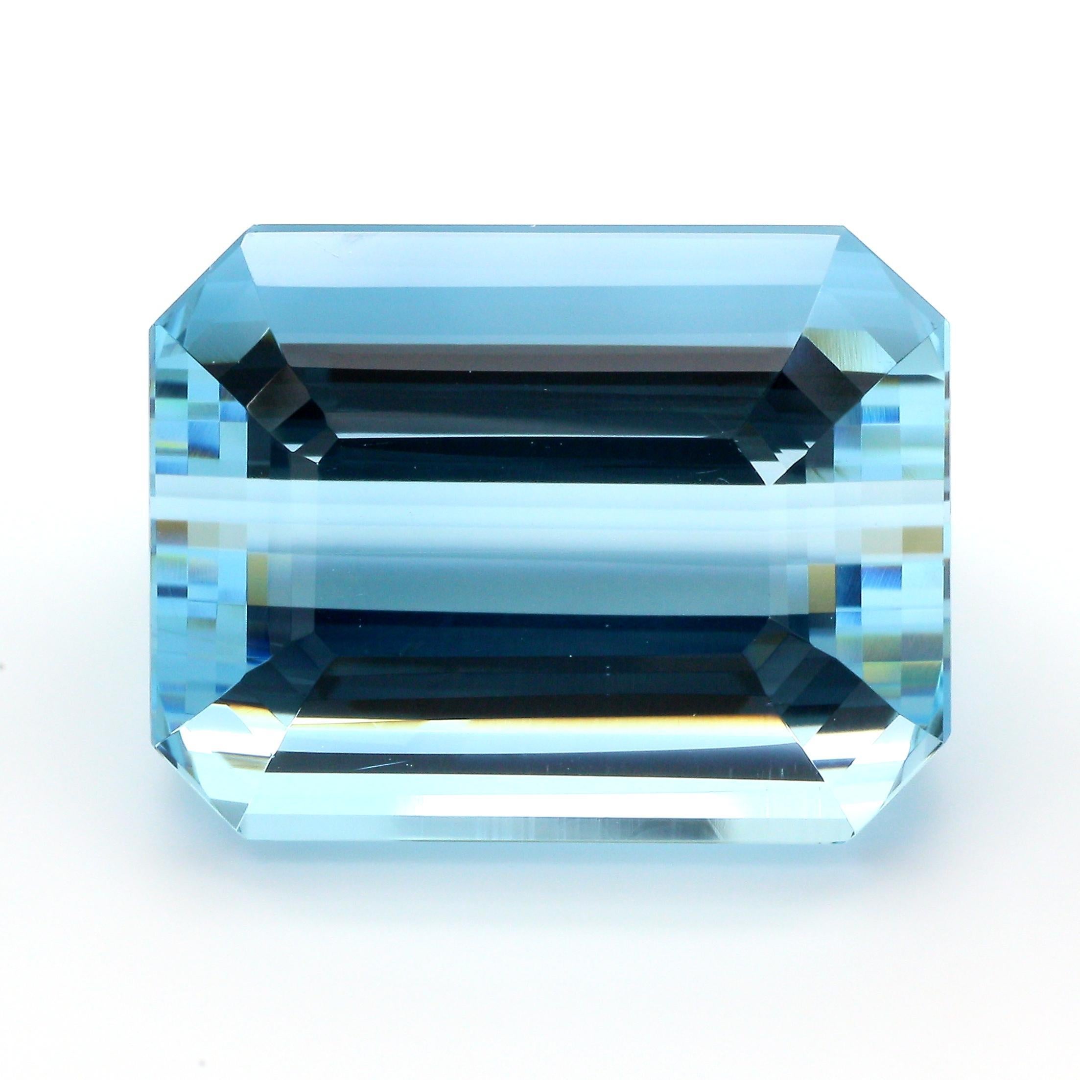 GIA Certificato 47,02 Carati Taglio Smeraldo Acquamarina Sfusa in vendita 6