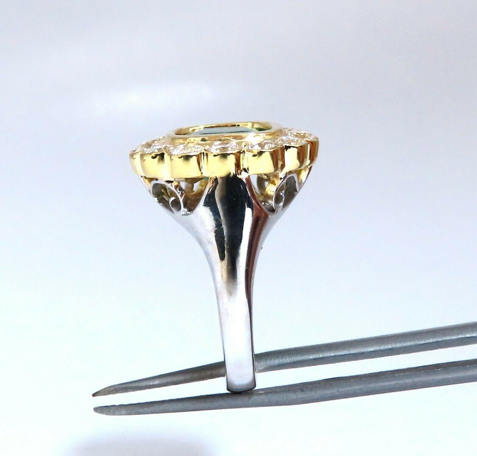GIA zertifiziert: 4,70 Karat natürlicher Smaragd Diamanten Ring 18kt Cluster 'F2' im Angebot 3