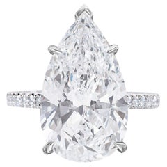 Anello con diamante taglio pera certificato GIA da 4.71 carati con pavè
