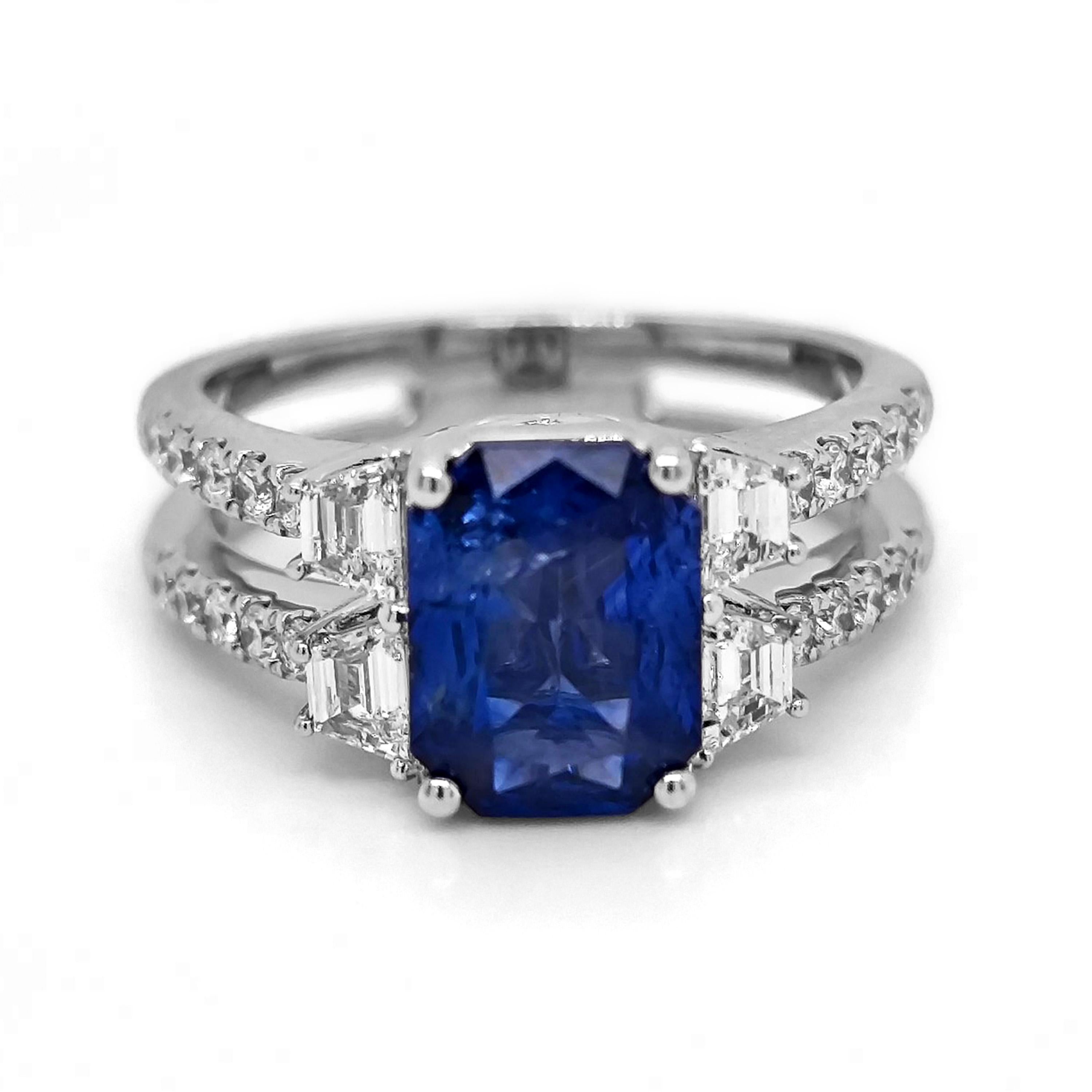 GIA Certified 4.71 Carat  Sapphire and Fancy Diamond White Gold Ring In New Condition For Sale In New York, NY