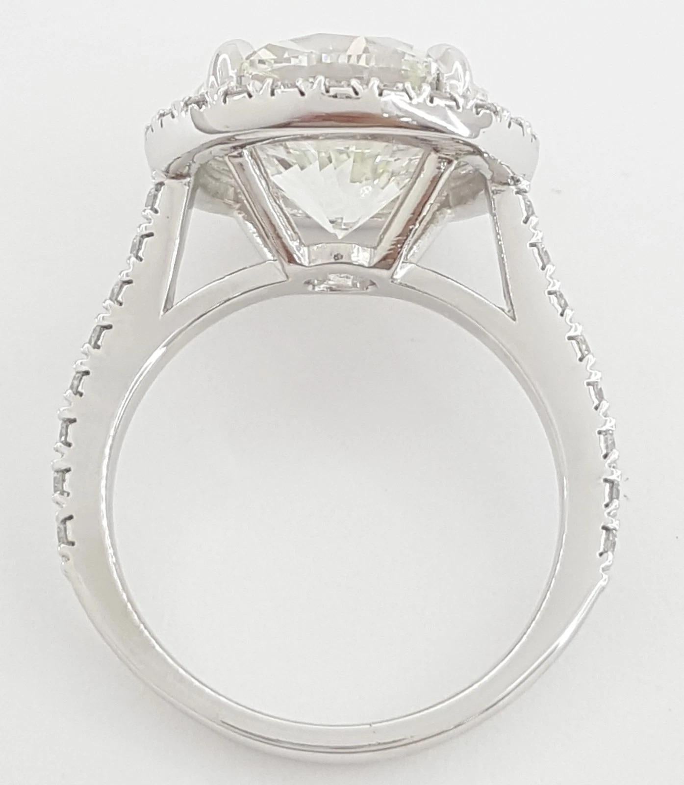 Anello di fidanzamento in platino aureolato con diamante rotondo Brilliante da 4.73 carati certificato GIA

Un anello di fidanzamento eccezionale con al centro un magnifico diamante naturale taglio brillante rotondo da 4.73 carati certificato GIA.