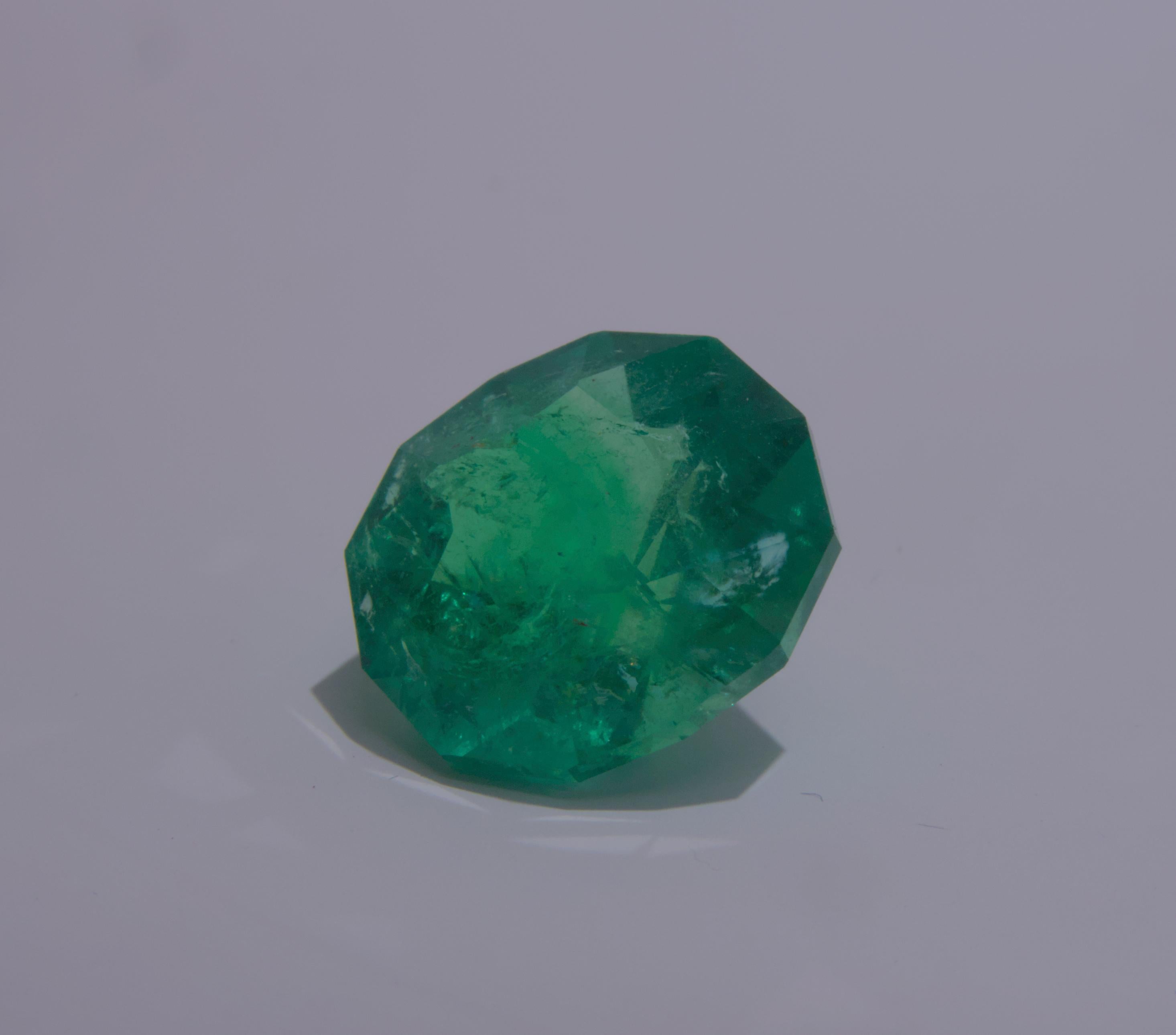 GIA-zertifizierter 4,74 Karat Modified Oval Brillant Loser Smaragd im Zustand „Neu“ in Murrieta, CA