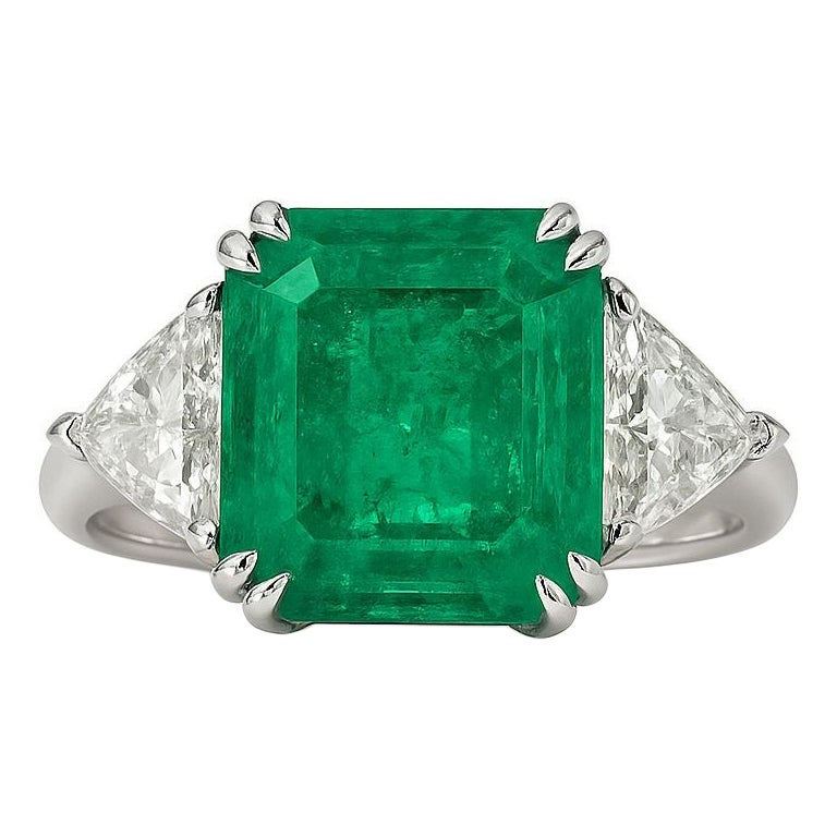 GIA Certified 4.77 Carat Colombian Emerald and 1.52 Carat Trilliant Diamond Plat