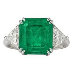 GIA Certified 4.77 Carat Colombian Emerald and 1.52 Carat Trilliant Diamond Plat