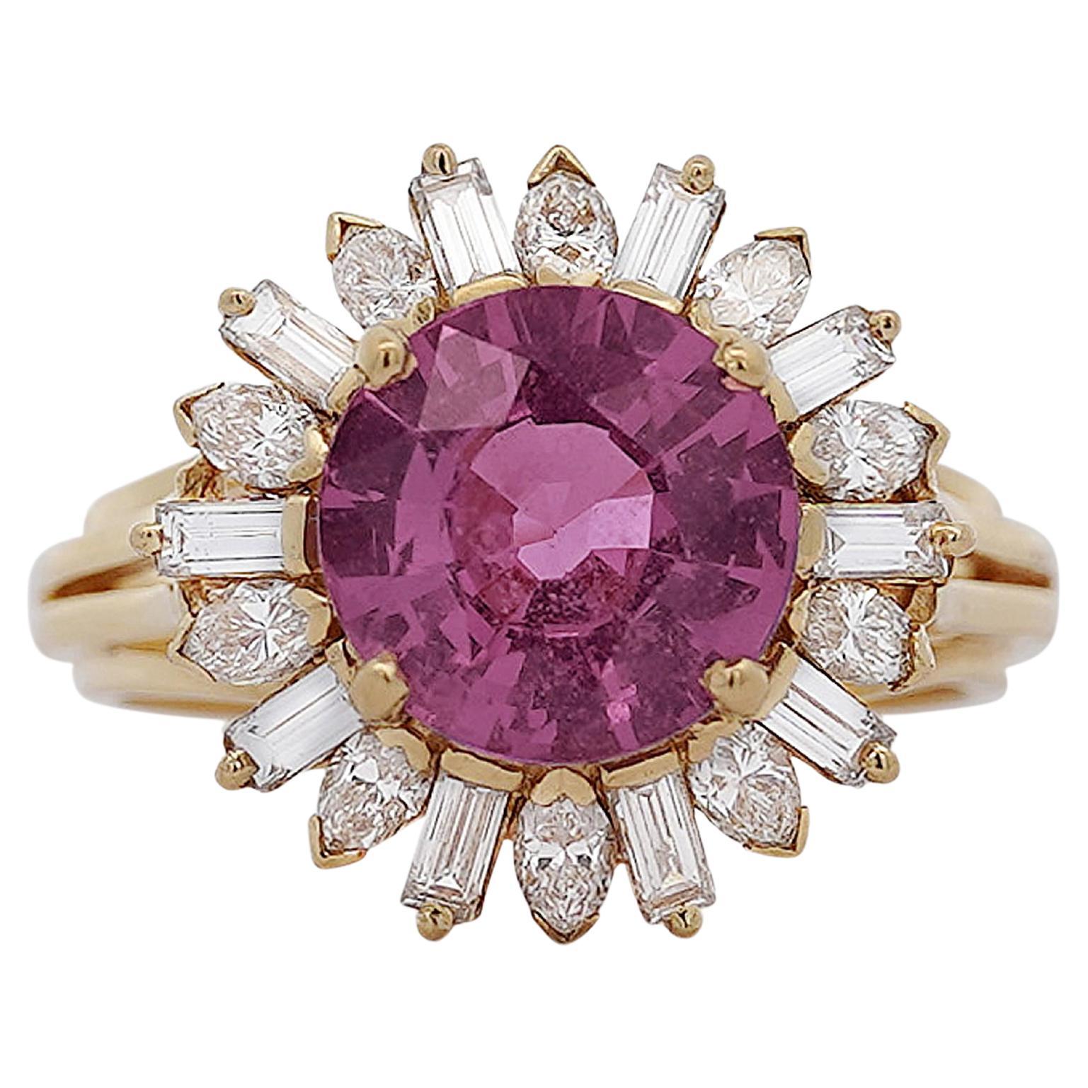 Zafiro rosa ovalado de 4,8 quilates certificado por el GIA y anillo de diamantes en oro de 18 quilates en forma de estrella