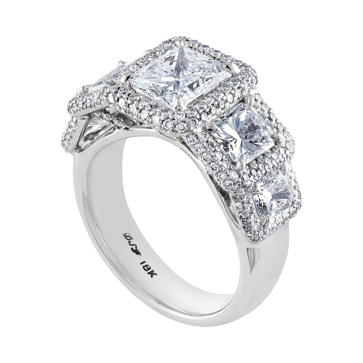 5 stone Radiant Cut Ring
The ring is 18K/750 white gold
The ring has a center stone GIA 2.01CT E VS2
The side stone is GIA 0.70CT E VS2
The side stone is GIA 0.73CT G VVS2
The smaller 2 Radiants are 0.60CT E VS
There are 0.77CT in small round