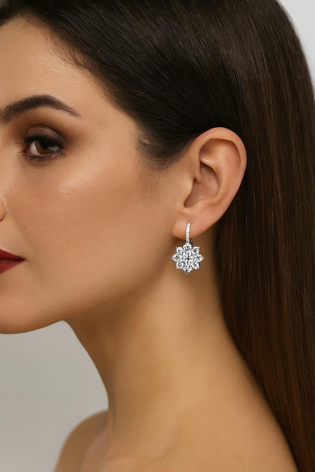 Orecchini in platino con diamanti a fiore certificati GIA da 4,84 carati In condizioni Nuovo in vendita a Chicago, IL