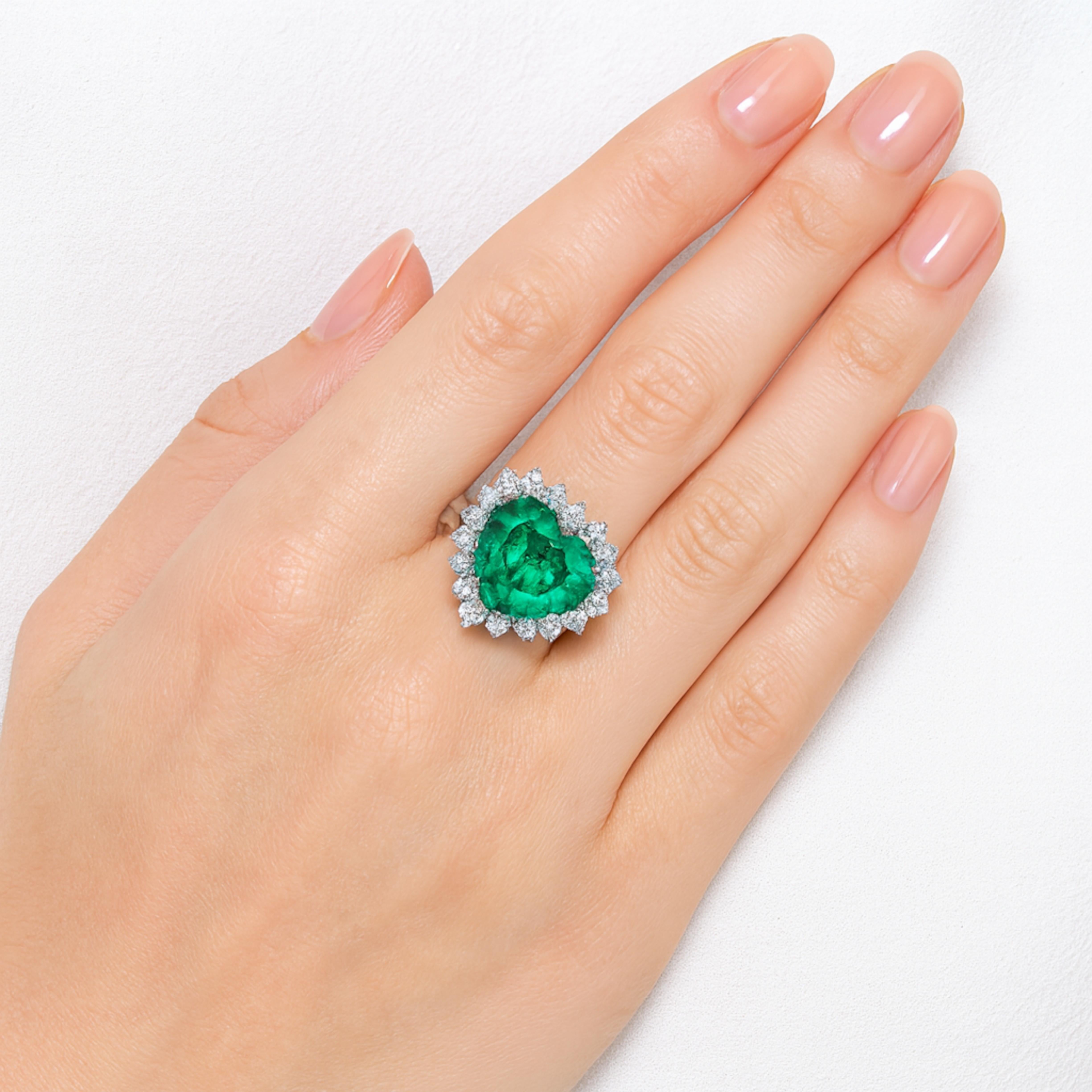 GIA-zertifiziert 4.85 Karat  Kleiner Öl-Smaragd-Diamant-Ring (Zeitgenössisch) im Angebot