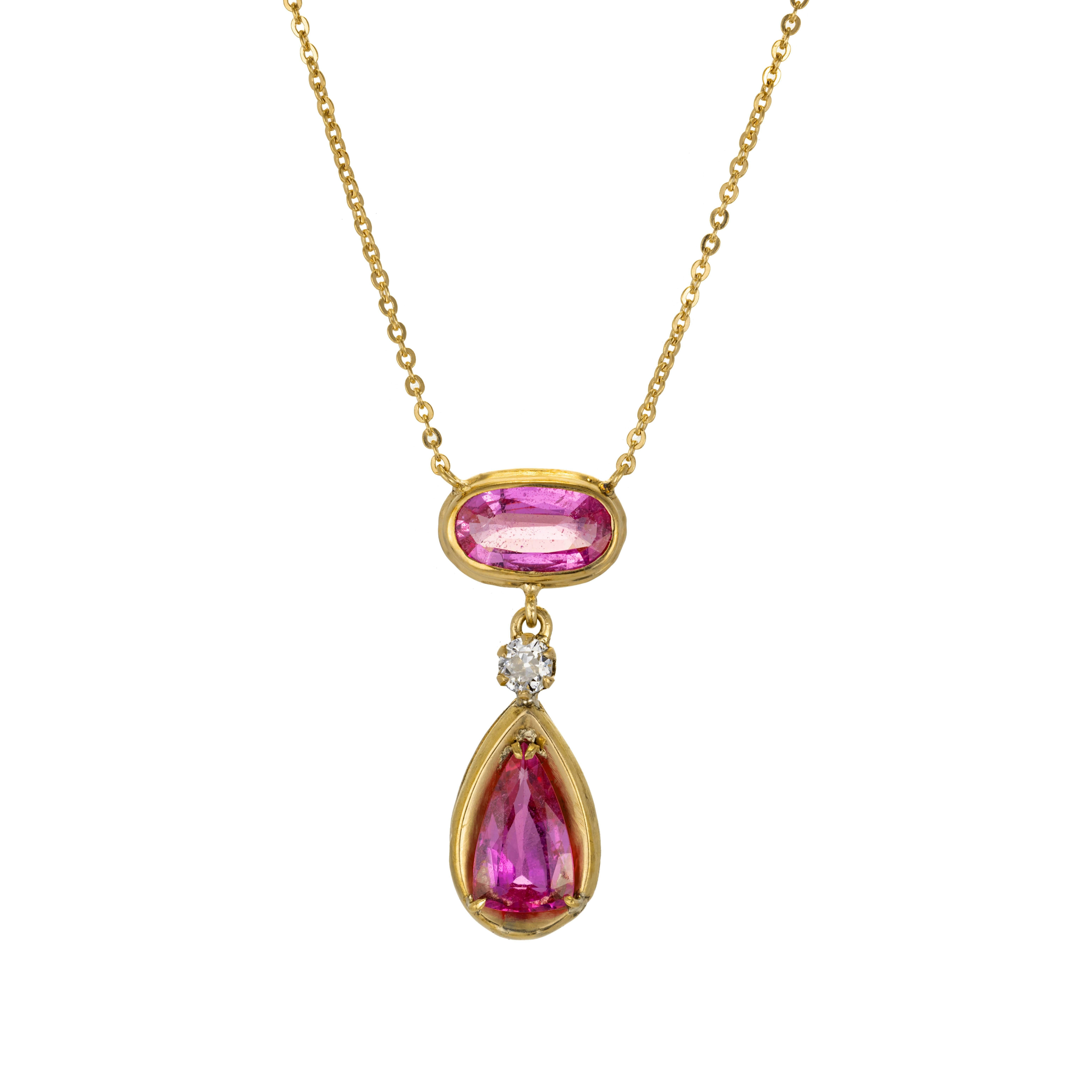 GIA-zertifizierte Halskette mit GIA-zertifiziertem 4,55 Karat birnenförmigem rosa Saphir und Diamant in Roségold