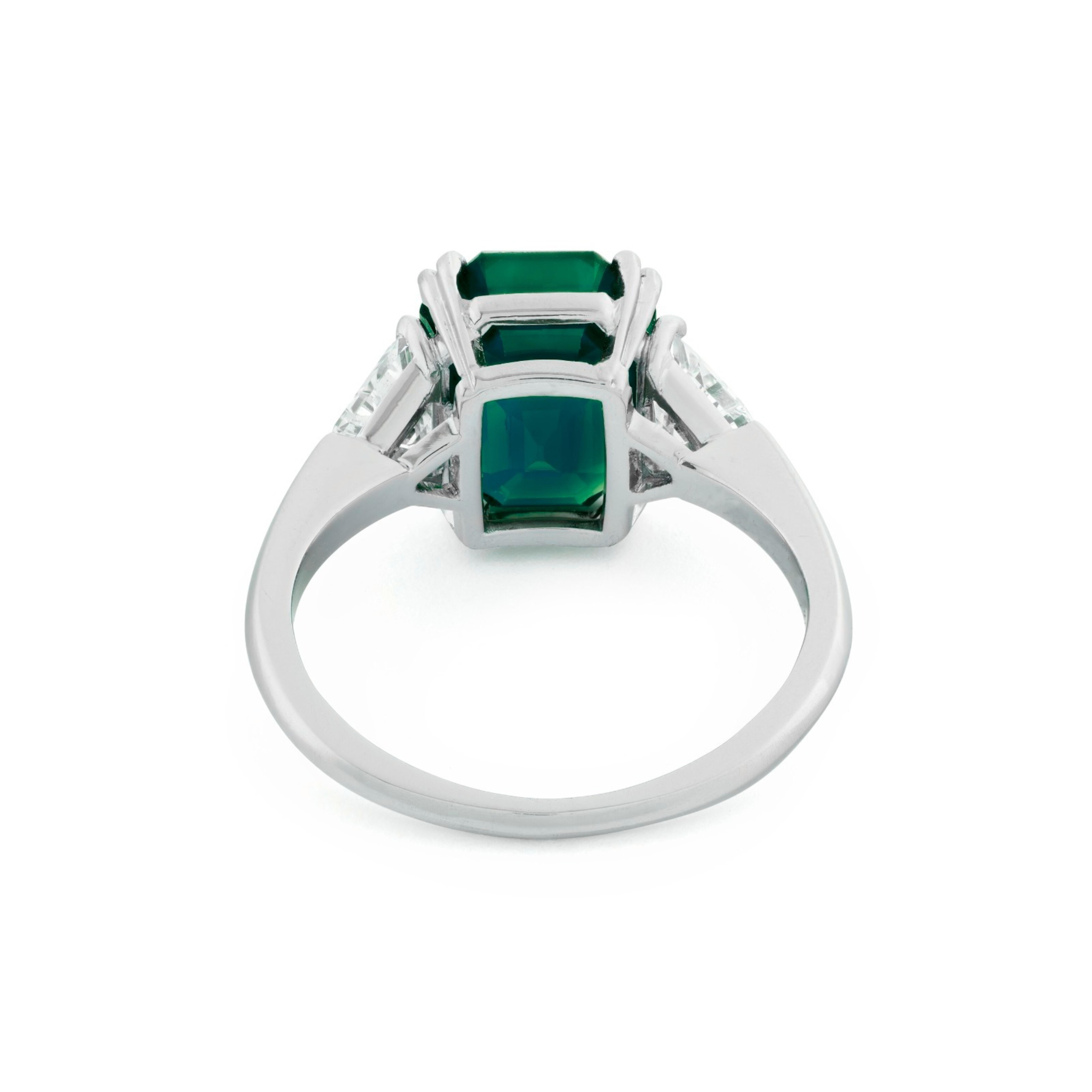 Taille émeraude Bague en diamant certifié GIA de 4,90 carats d'émeraude verte de Colombie en vente