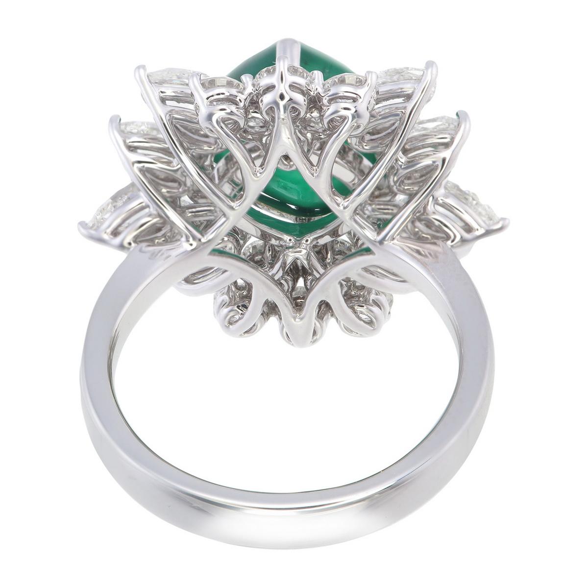 GIA-zertifizierter 4,90 Karat sambischer Zuckerhut-Smaragd & Dia. Cocktail-Ring (Kegel-Cabochon) im Angebot