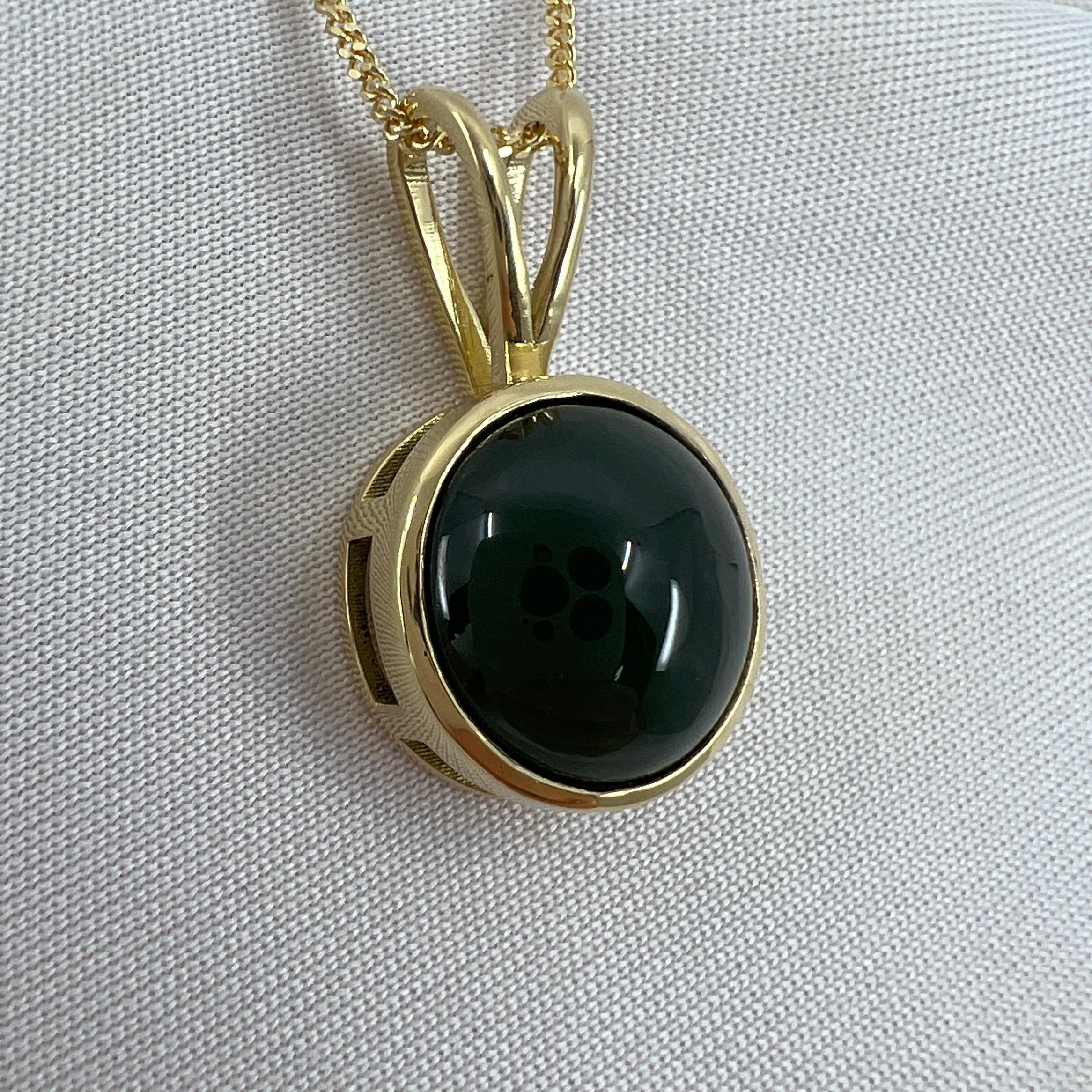 GIA Certified 4.94ct Untreated Jadeite A Grade 18k Yellow Gold Round Pendant In New Condition For Sale In Birmingham, GB