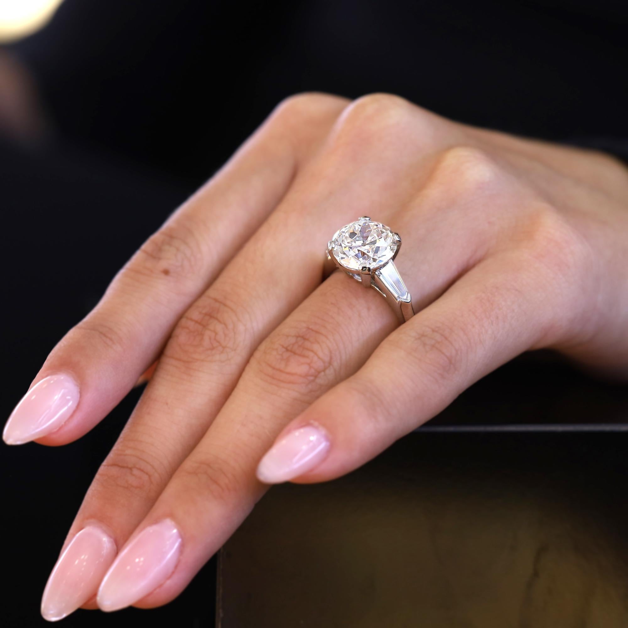 Taglio antico europeo Anello di fidanzamento in platino con diamante vecchio taglio europeo certificato GIA da 4,95 carati in vendita