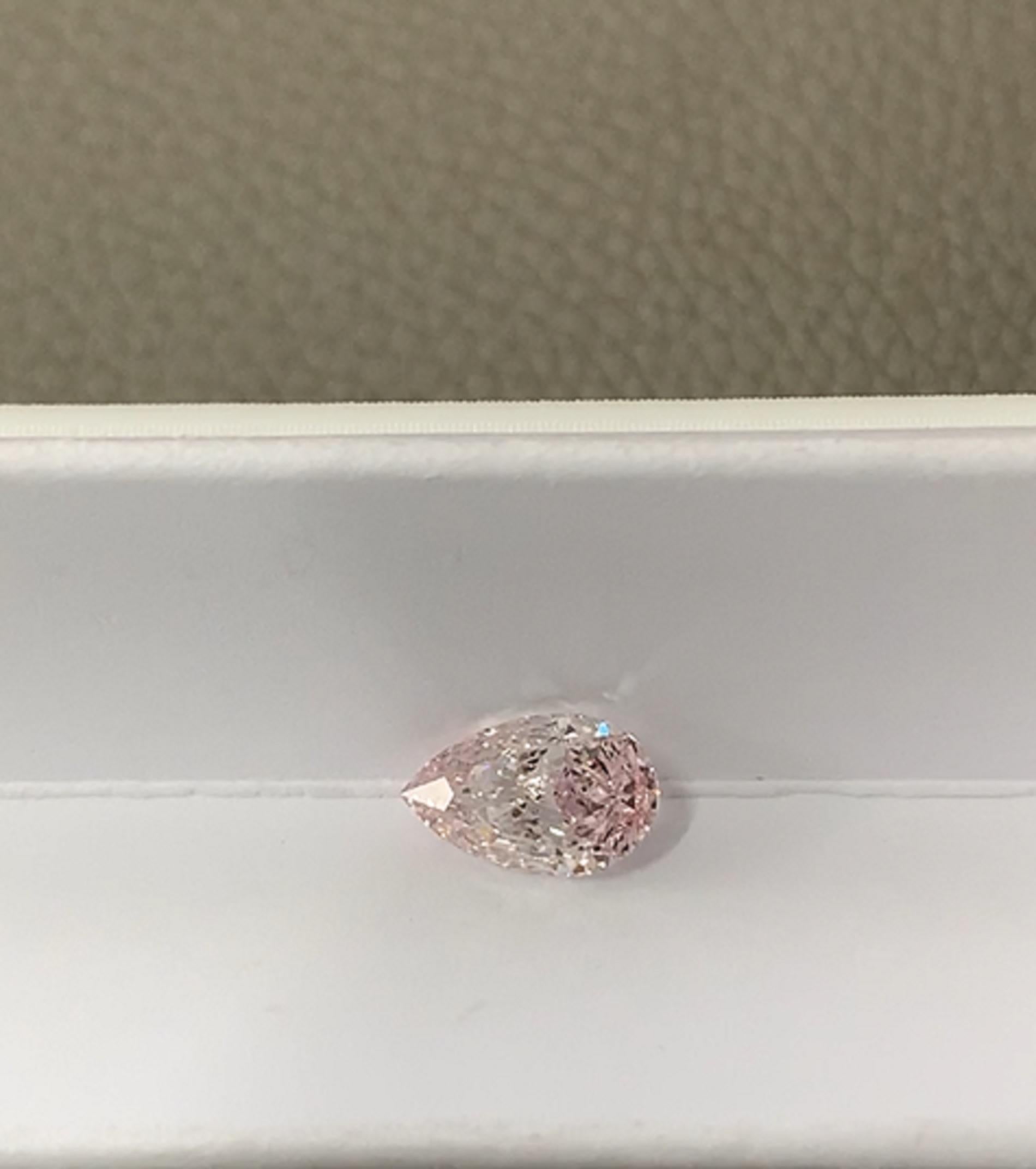 Un magnifique diamant de 4.98 carats certifié par la GIA. 
fantaisie rose orangé
vs2 clarté

