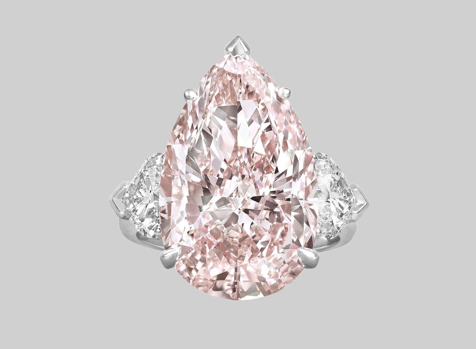 Moderne Bague en diamant certifié GIA de 4.98 carat de couleur rose orangé fantaisie en vente