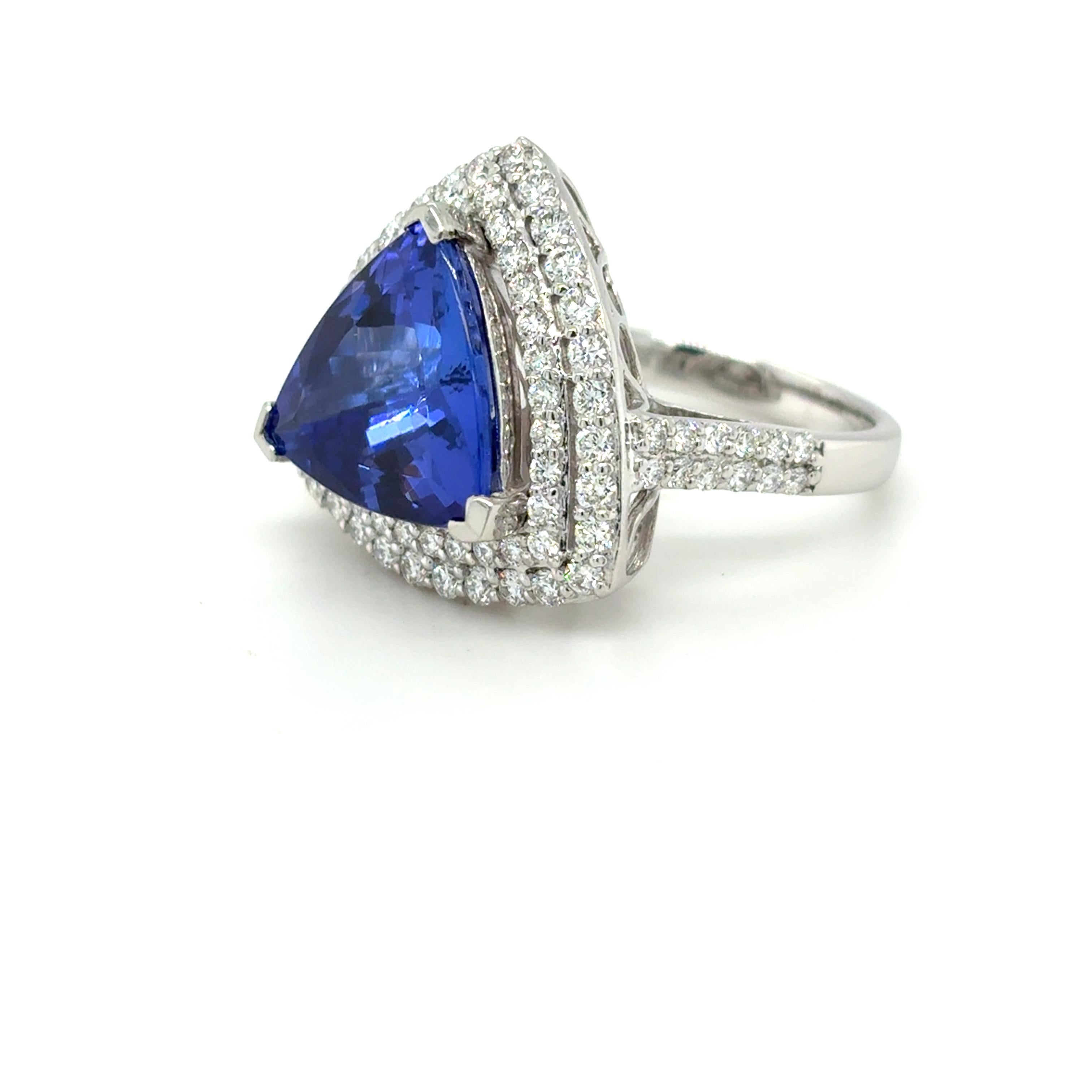 Anillo de cóctel de diamantes tanzanita talla trillón de 4,99 quilates certificado por el GIA en venta 4